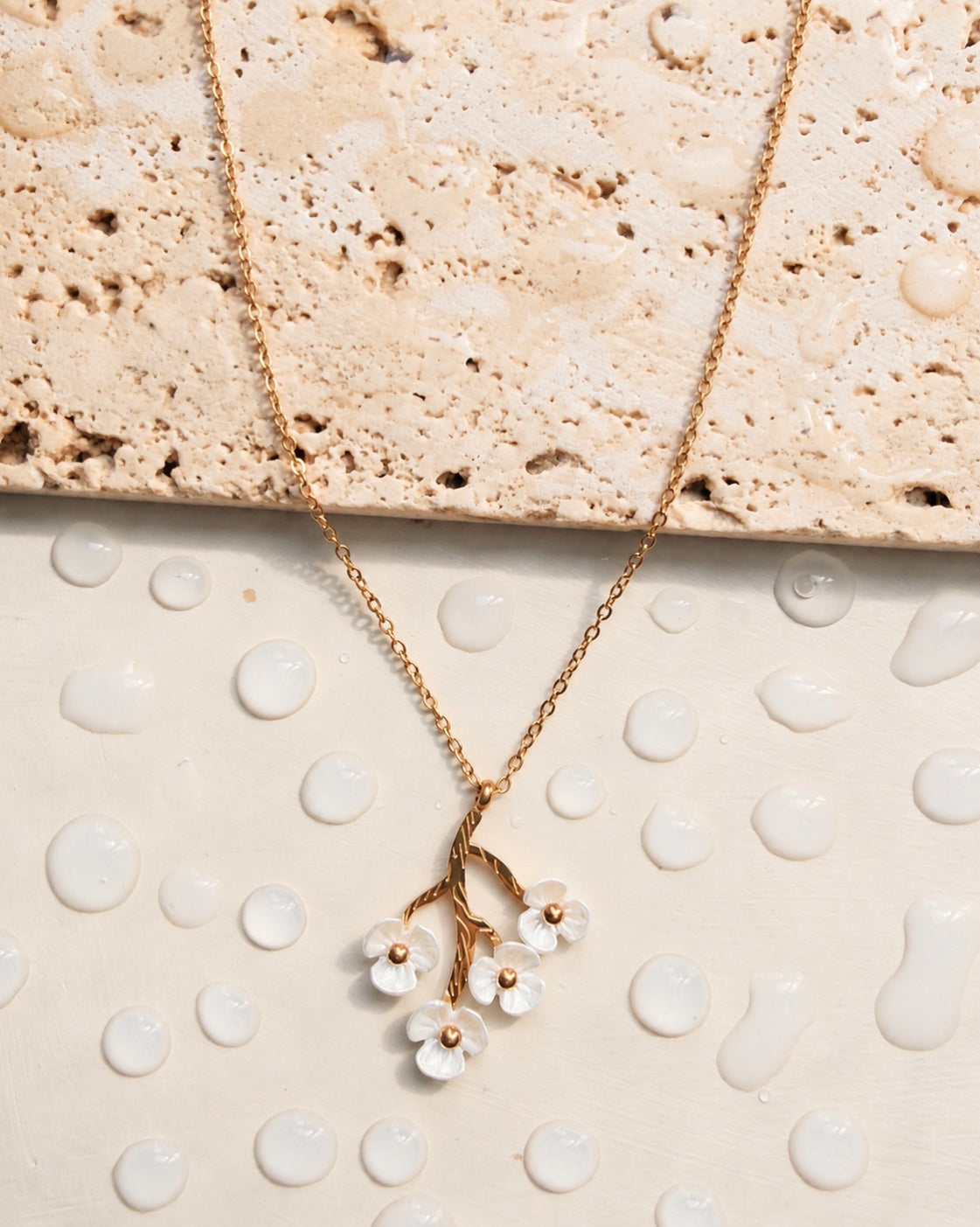 Zonina Branched Multi Shell Stone Flower Shaped Design Pendant Classic Link Chain Gold Necklace