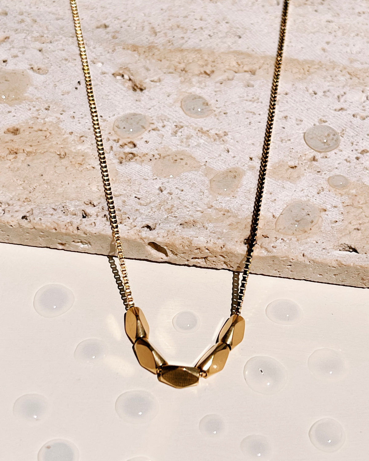 Lila Faceted Elongated Beads Pendant Box Chain Gold Necklace