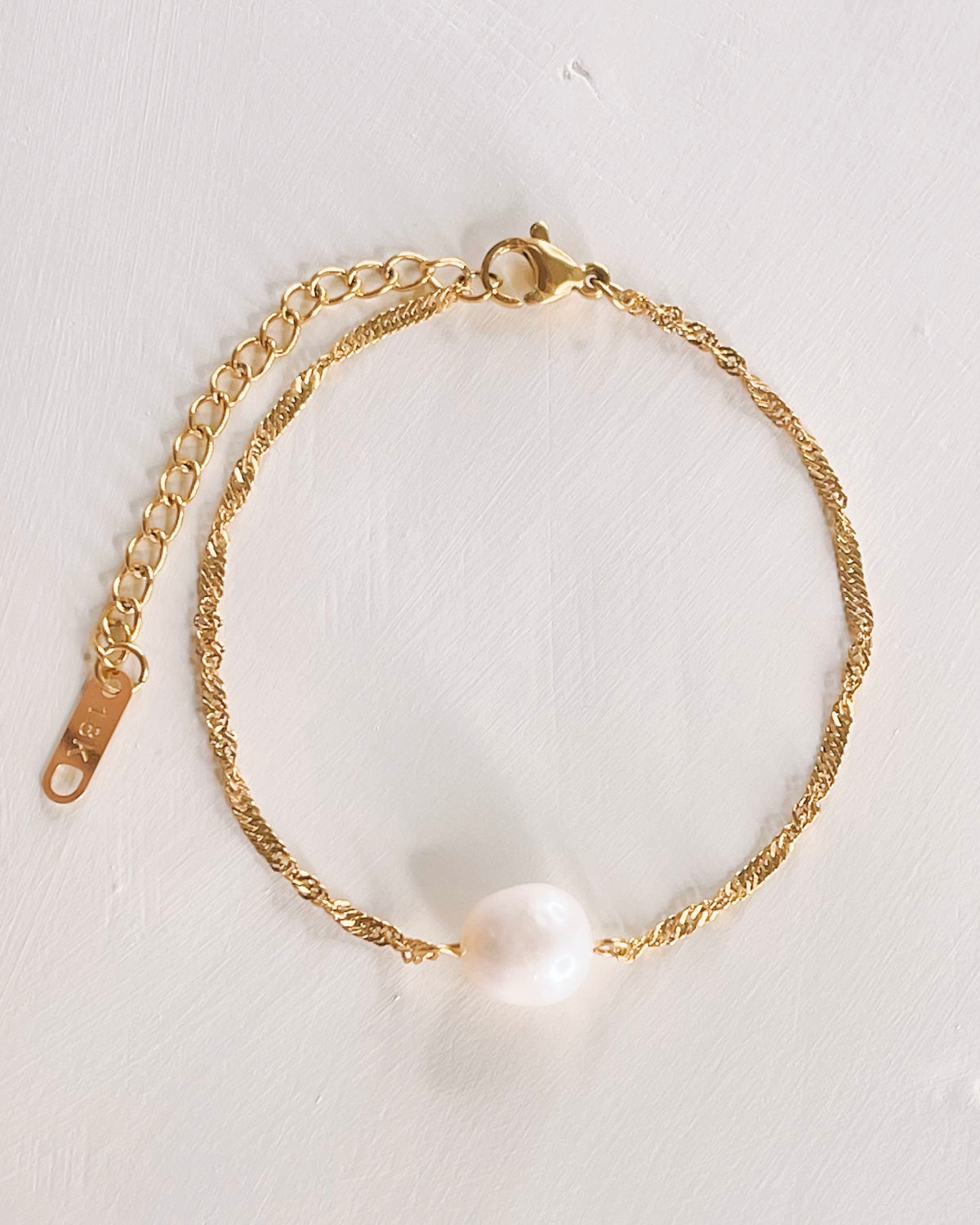 Lyra Baroque Freshwater Pearl Charm Gold Bracelet
