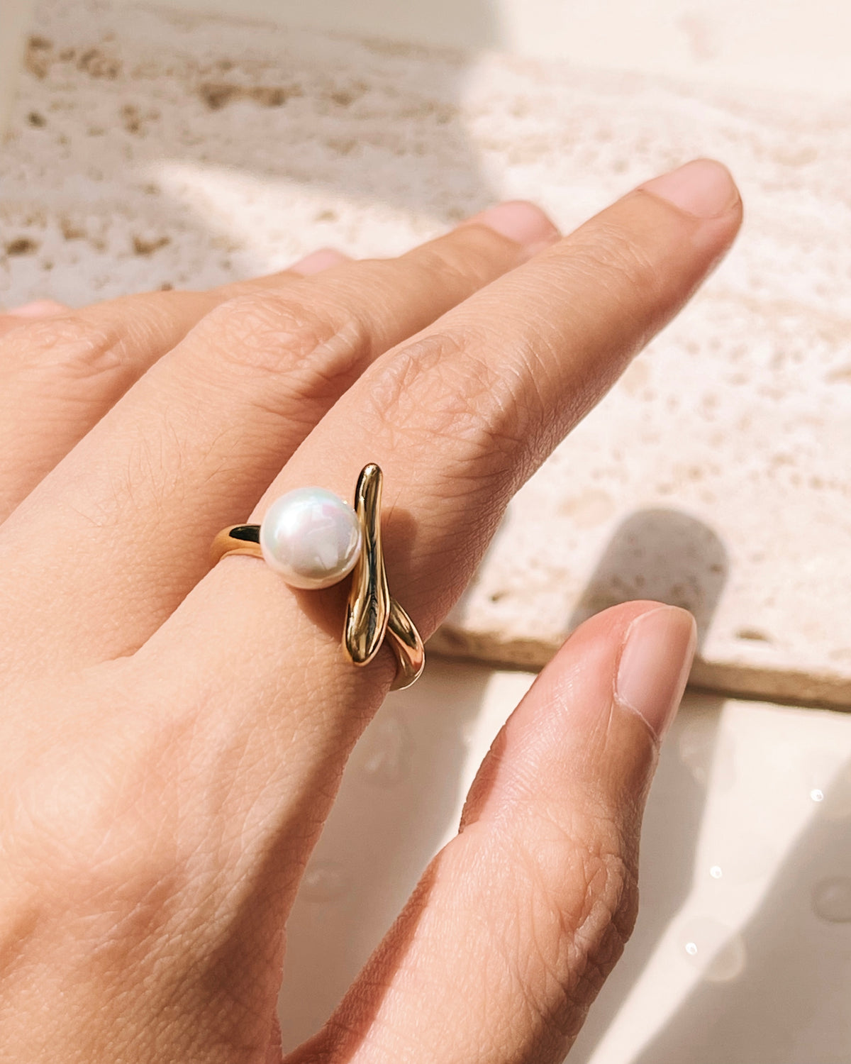 Calla Pearl Irregular Bar Head Open Gold Ring