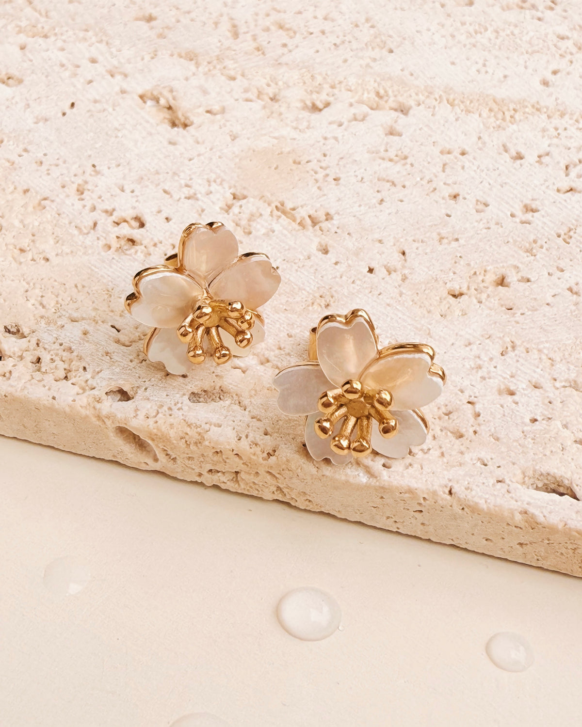 Dolly Shell Stone Flower Shaped Crown Petal Center Design Gold Stud Earrings