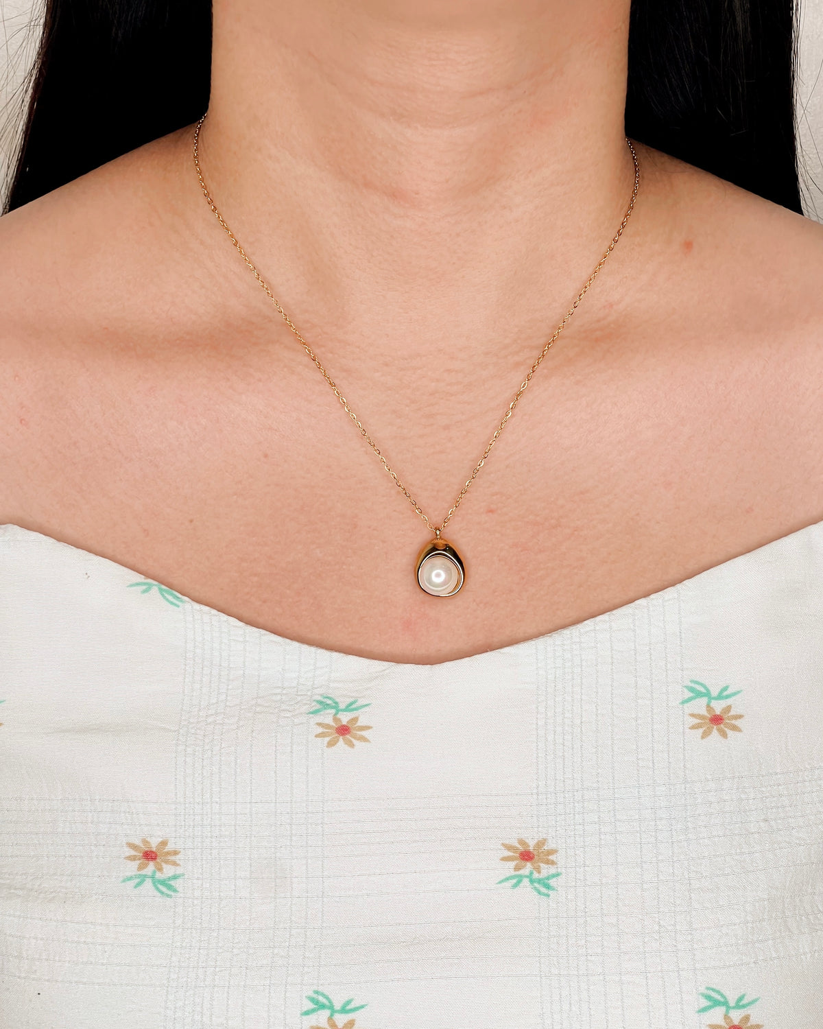 Juliet Shell Pearl Dome Inlaid Pendant Link Chain Gold Necklace