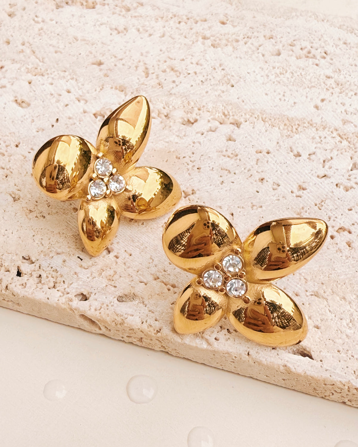 Donna Chunky Concaved Flower Shaped Zircon Petal Center Design Gold Stud Earrings