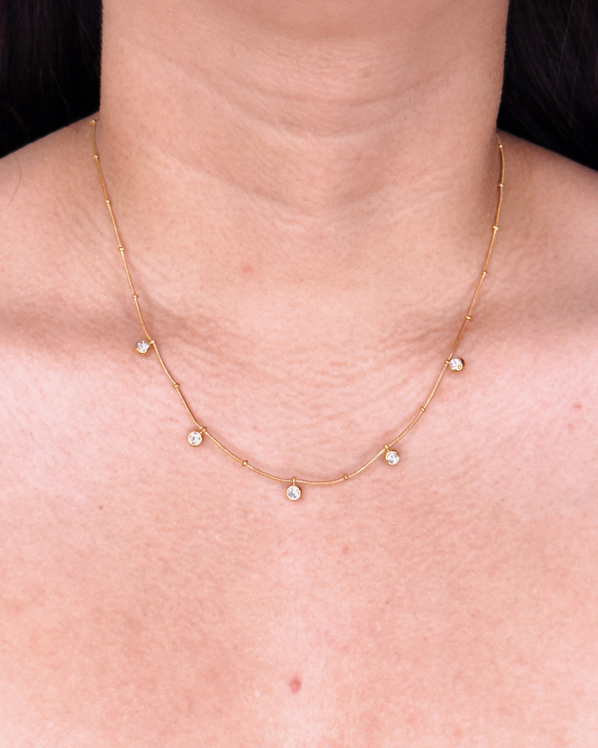 Elizabeth Round Zircon Inlaid Set Beads Pendant Thin Round Snake Chain Design Gold Necklace