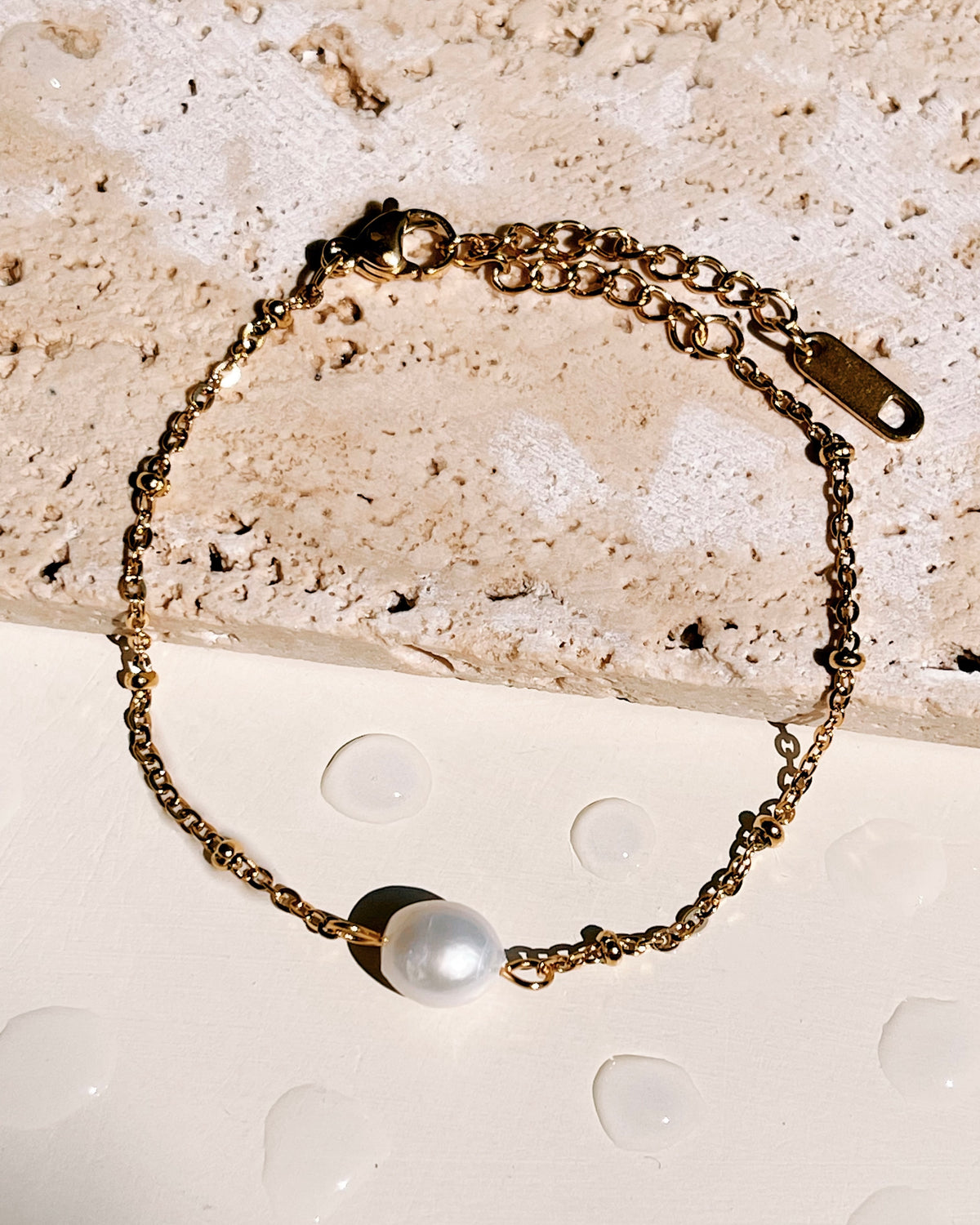 Luna Minimalist Imitation Pearl Pendant Ball Beaded Link Chain Gold Bracelet