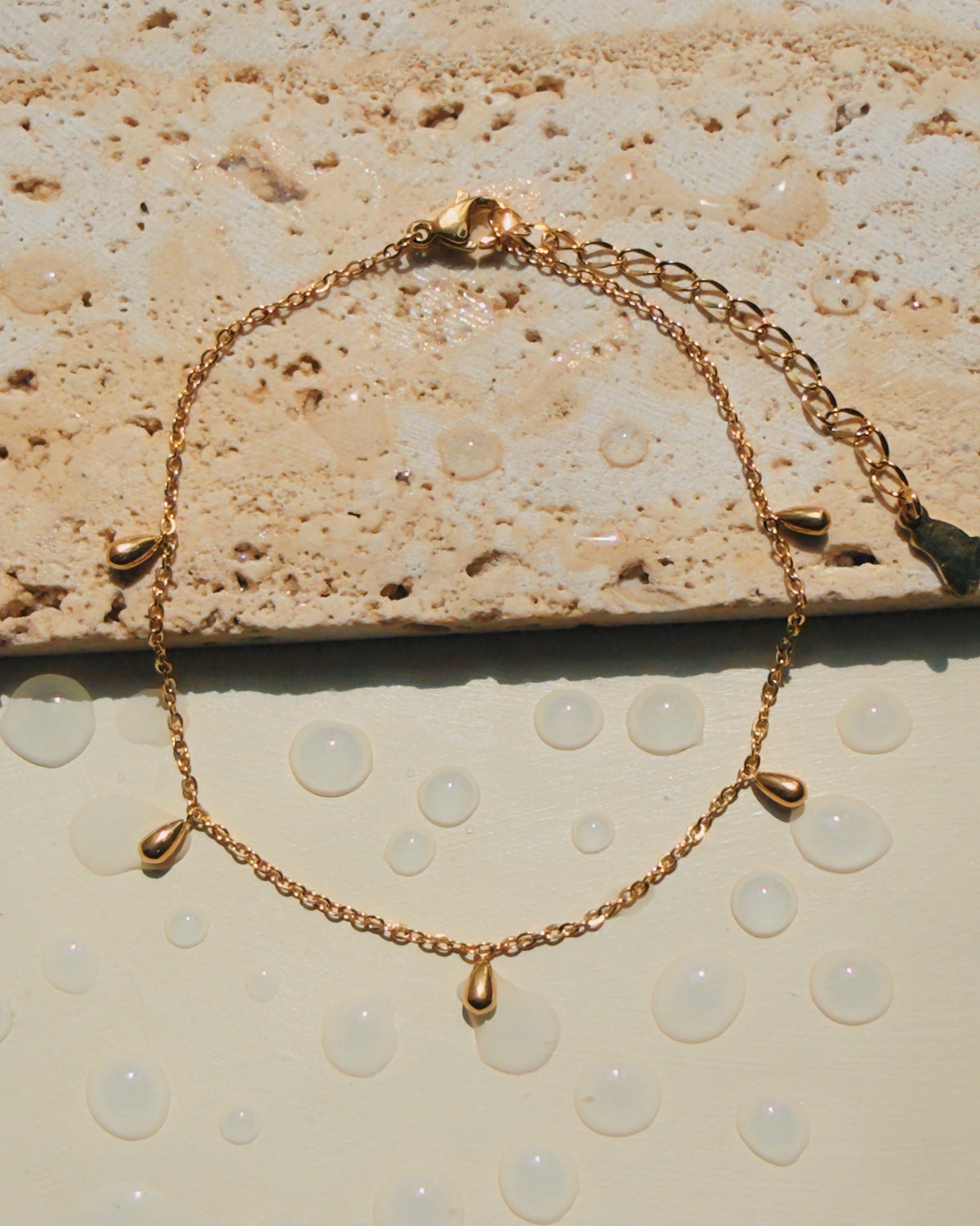 Junia Beaded Small Waterdrop Teardrop Shaped Pendant Cable Link Chain Gold Bracelet
