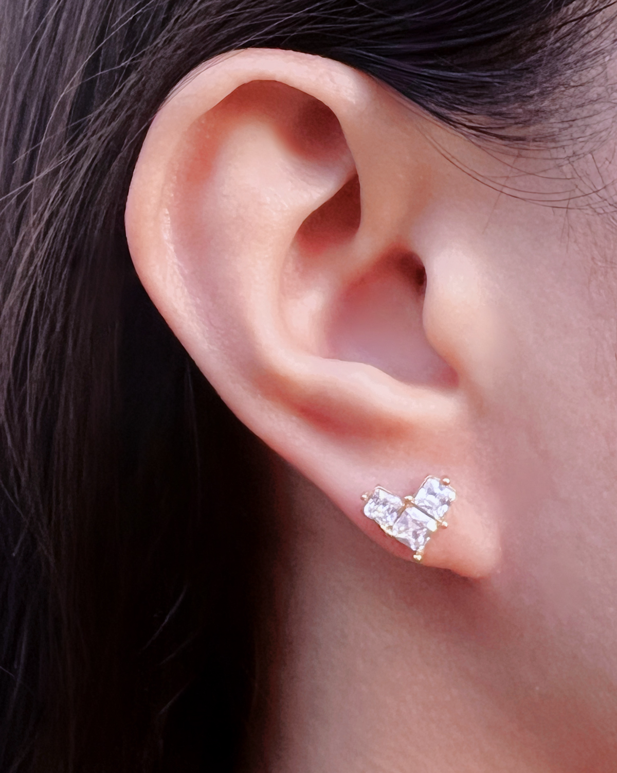 Millie Zircon Geometric Heart Gold Studs