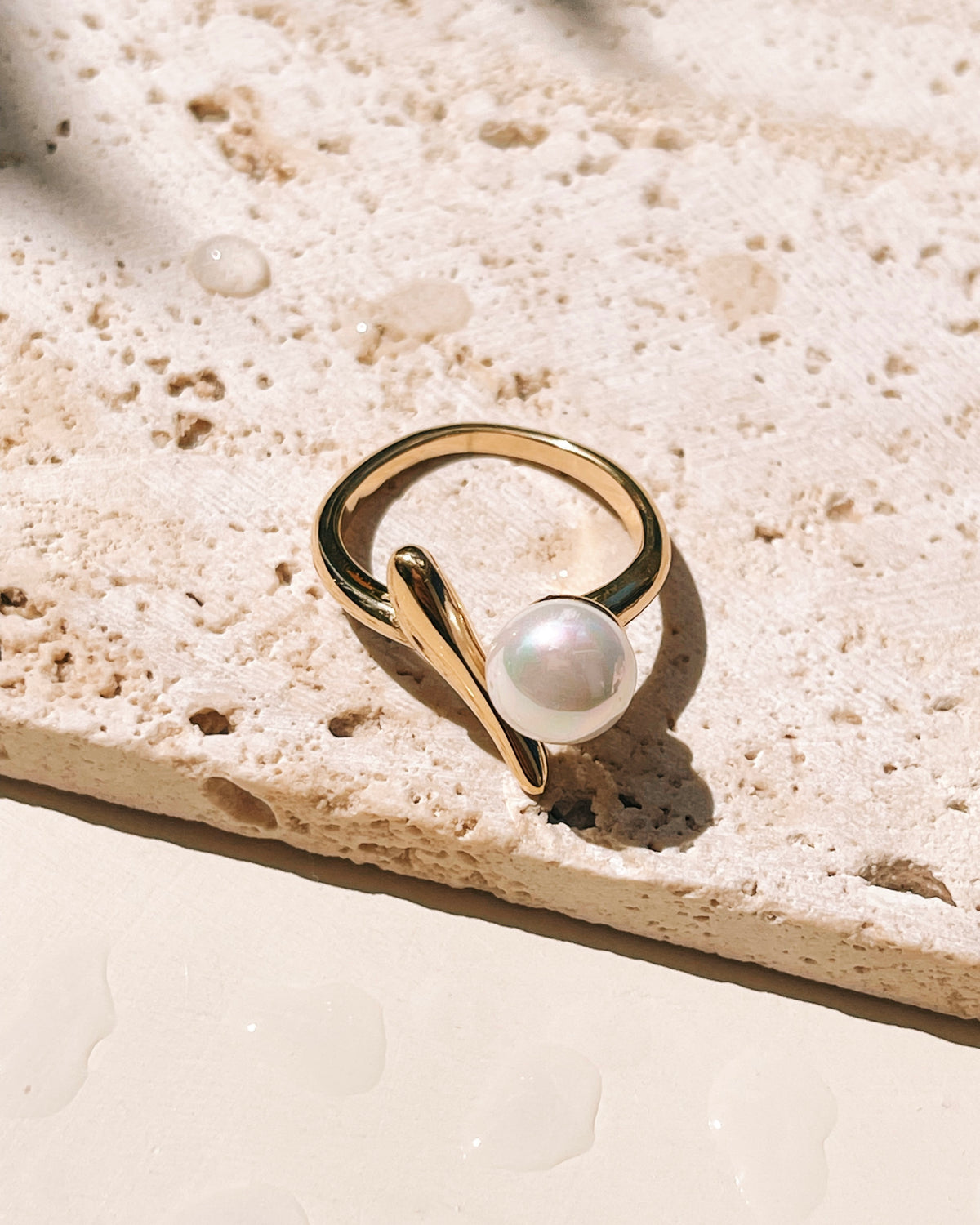 Calla Pearl Irregular Bar Head Open Gold Ring