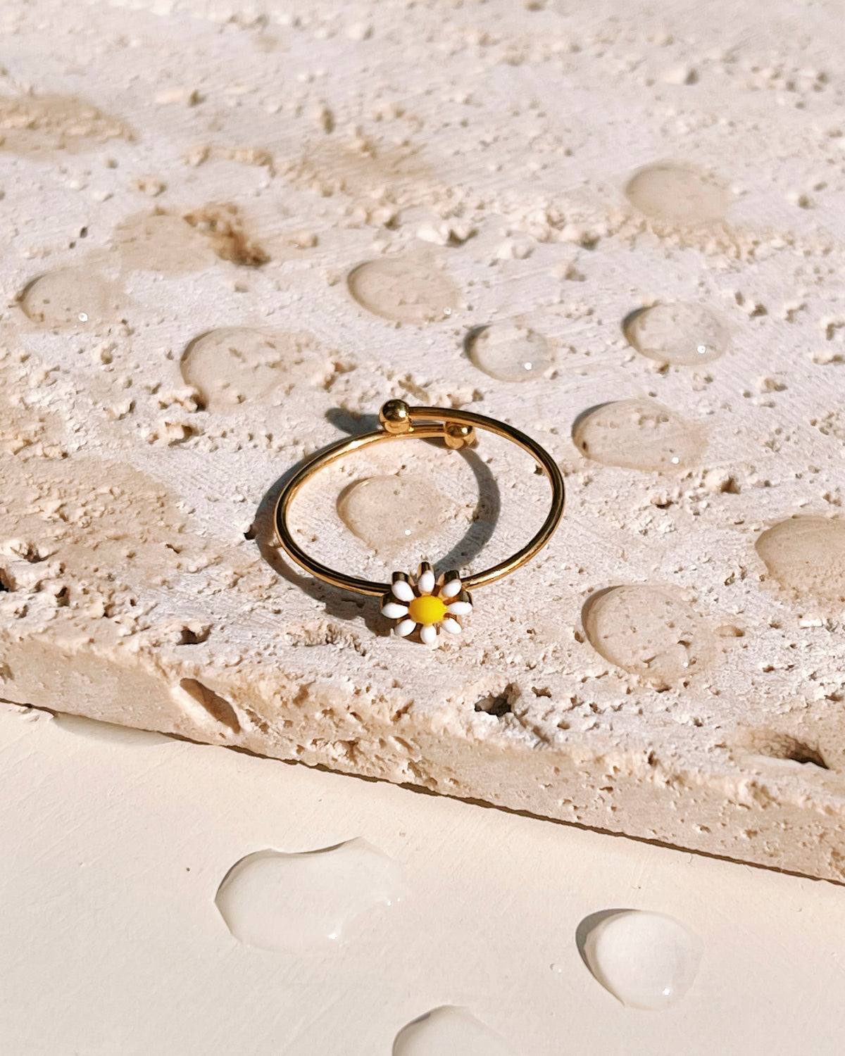 Athena White Daisy Centerpiece Interlock Design Minimalist Gold Ring