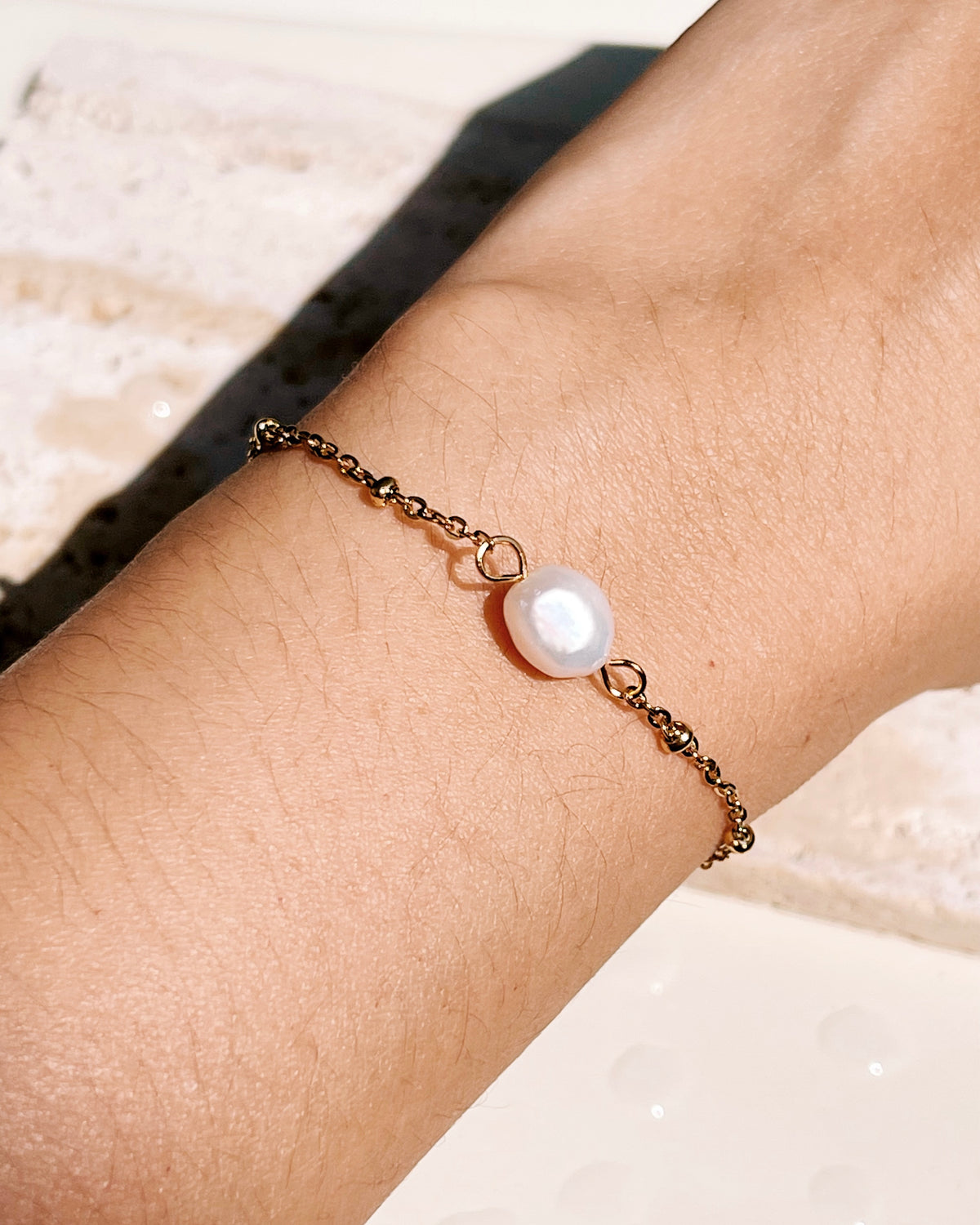 Luna Minimalist Imitation Pearl Pendant Ball Beaded Link Chain Gold Bracelet