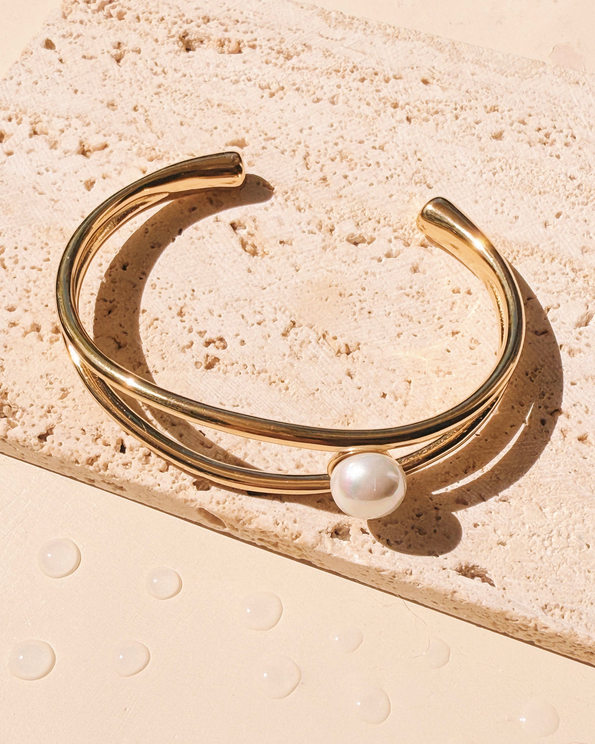 Helga Double Layer Rounded Hollow Middle Wavy Design Pearl Inlaid Set Centerstone Gold Bangle