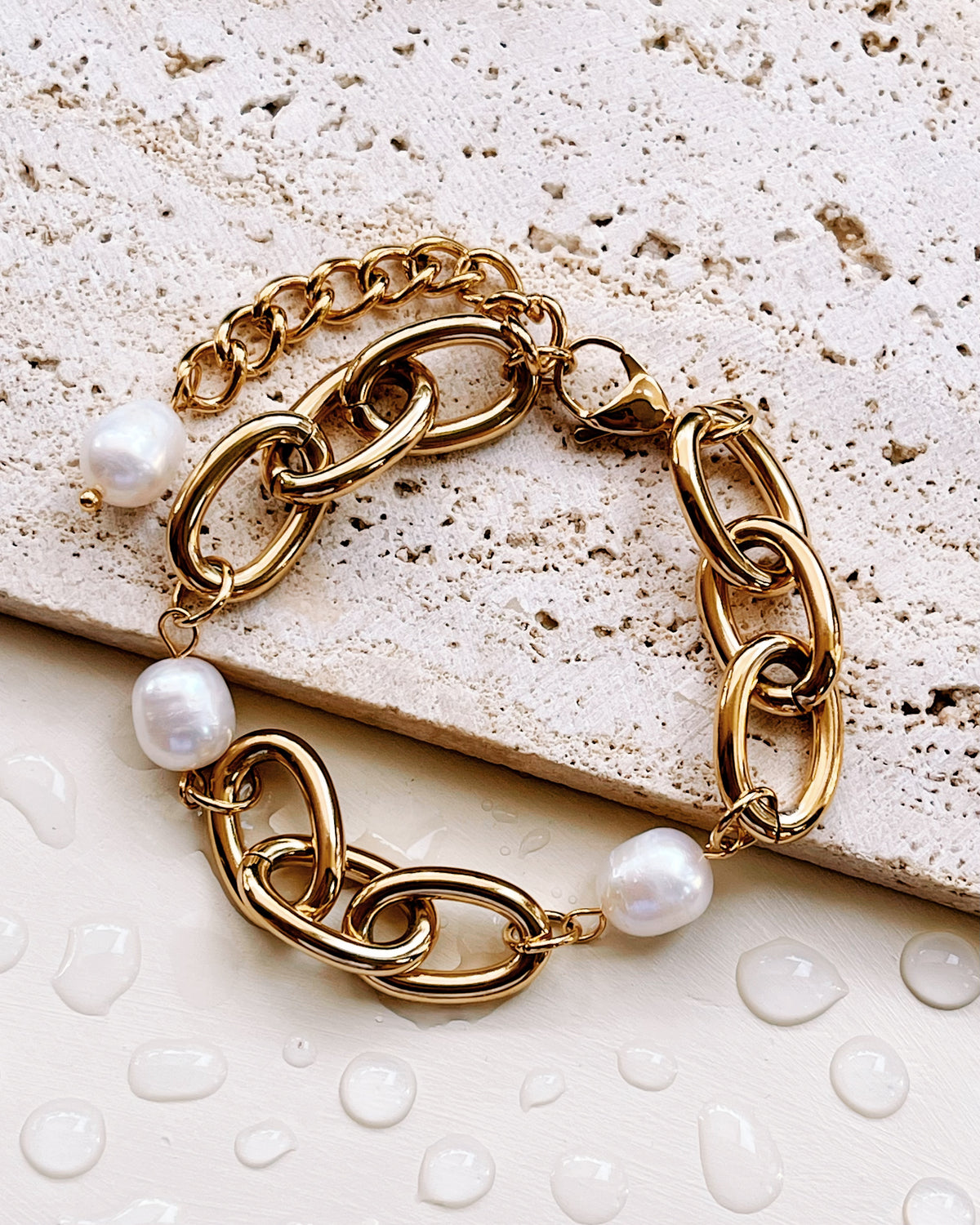 Eleanor Chunky Oval Chain Linked Baroque Freshwater Pearls Gold Bracelet