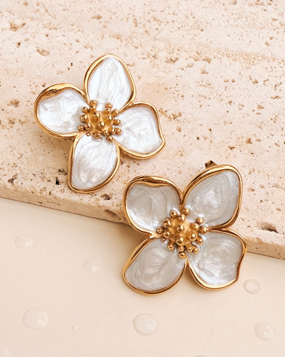 Dayna Shell Stone Flower Shaped Bezel Set Solid Pollen Center Design Gold Stud Earrings