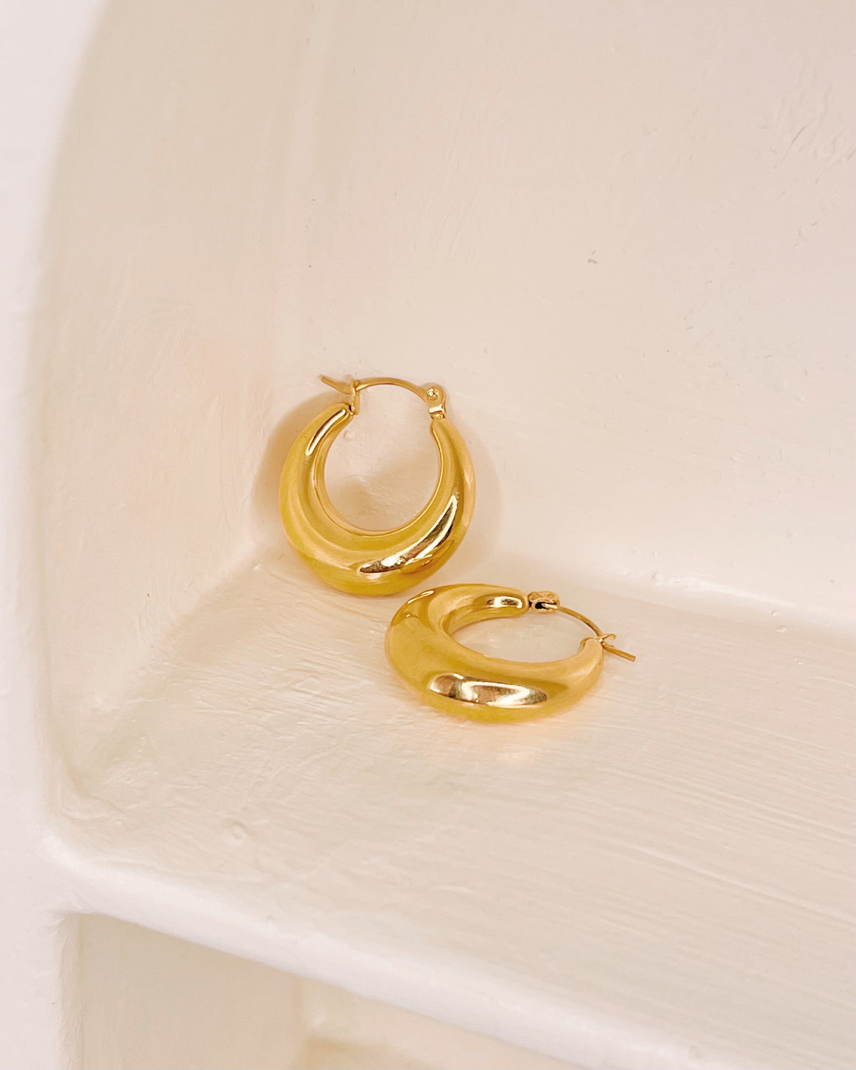 Kaitlyn Chunky Round Gold Hoops