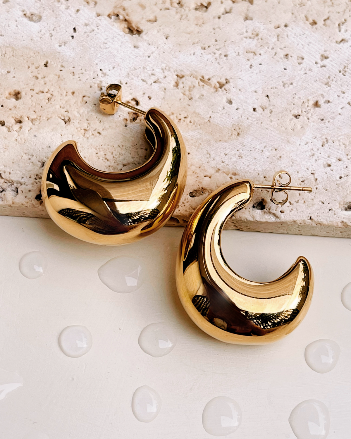 Aria Chunky Curved Water Drop Design Gold Stud Drop Earrings