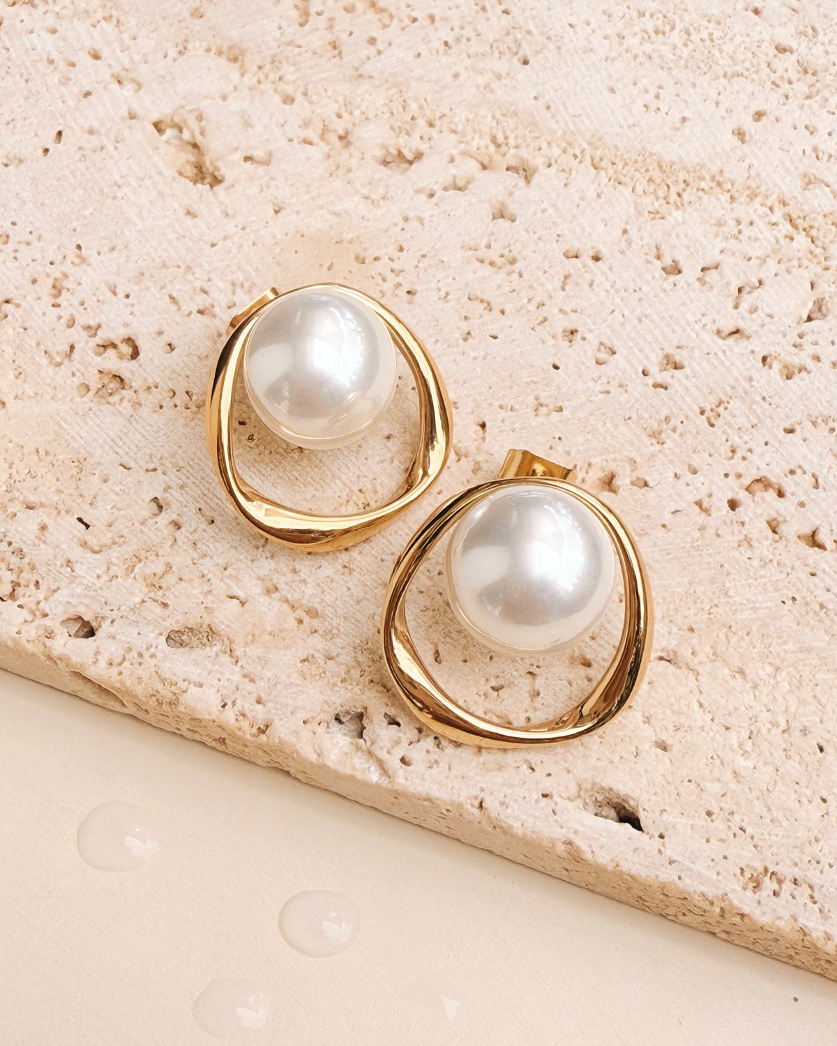 Flynn Pearl Centerpiece Wavy Halo Design Gold Stud Earrings