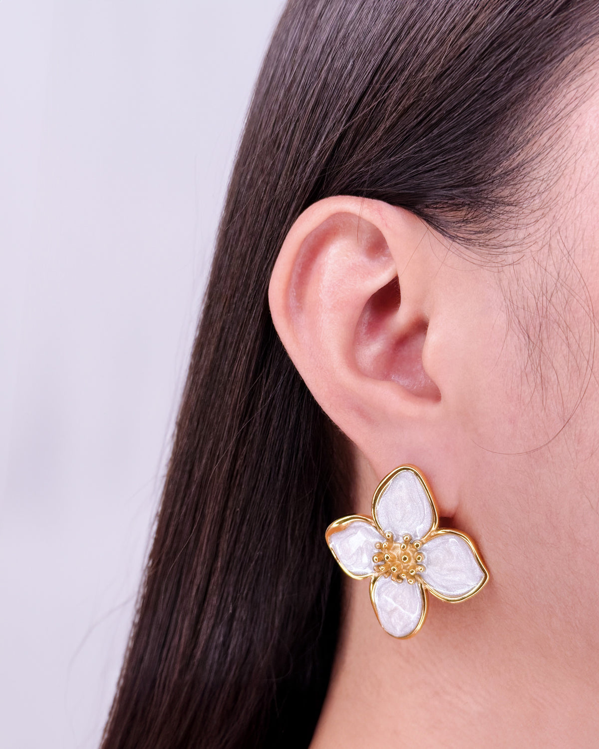 Dayna Shell Stone Flower Shaped Bezel Set Solid Pollen Center Design Gold Stud Earrings