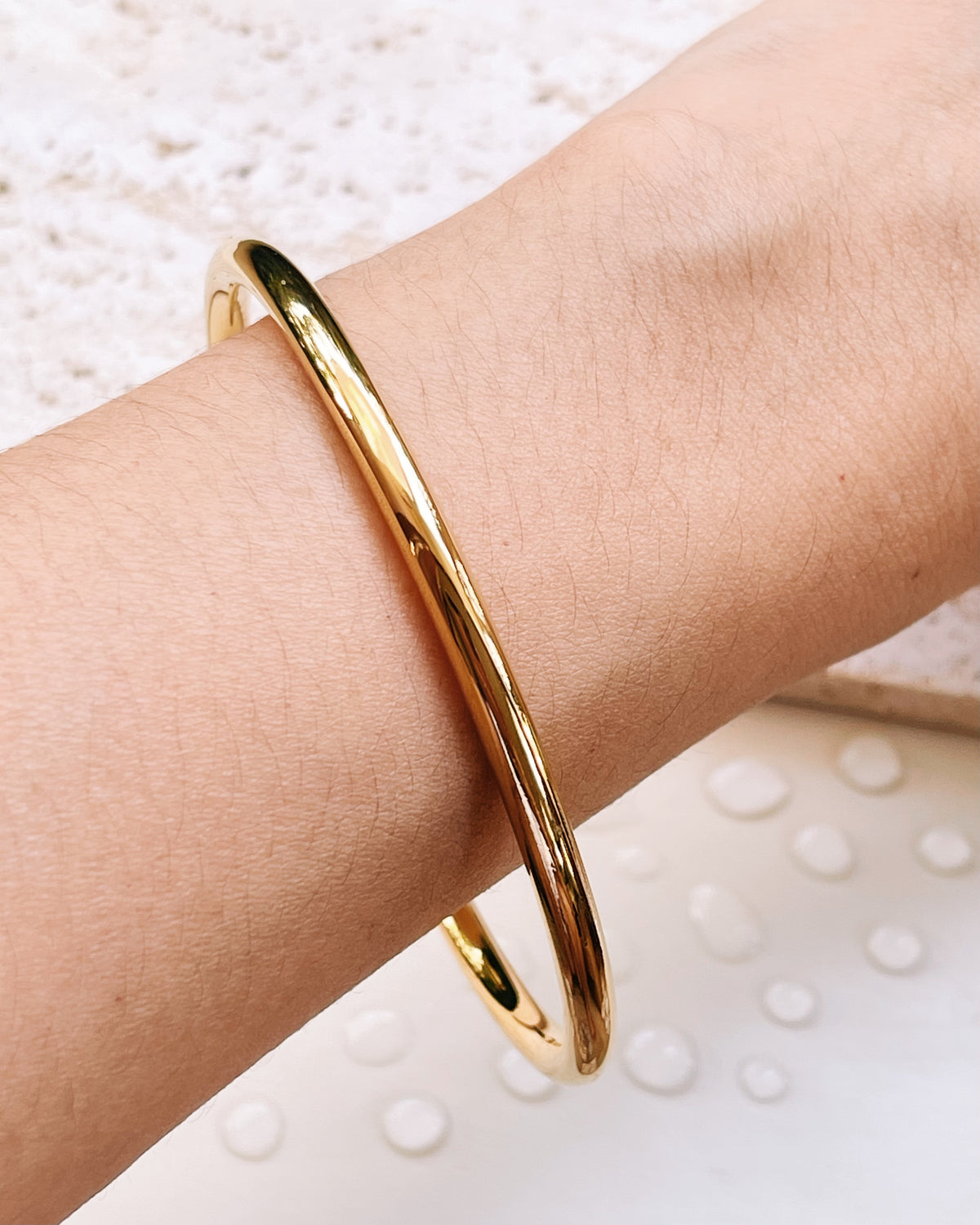 Esther Classic Solid Smooth Gold Bangle