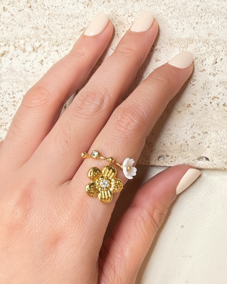 Faryth Dual Top Head Small Flower Shaped Shell Stone Big Zircon Flower Shaped Design Layered Look Gold Open Ring