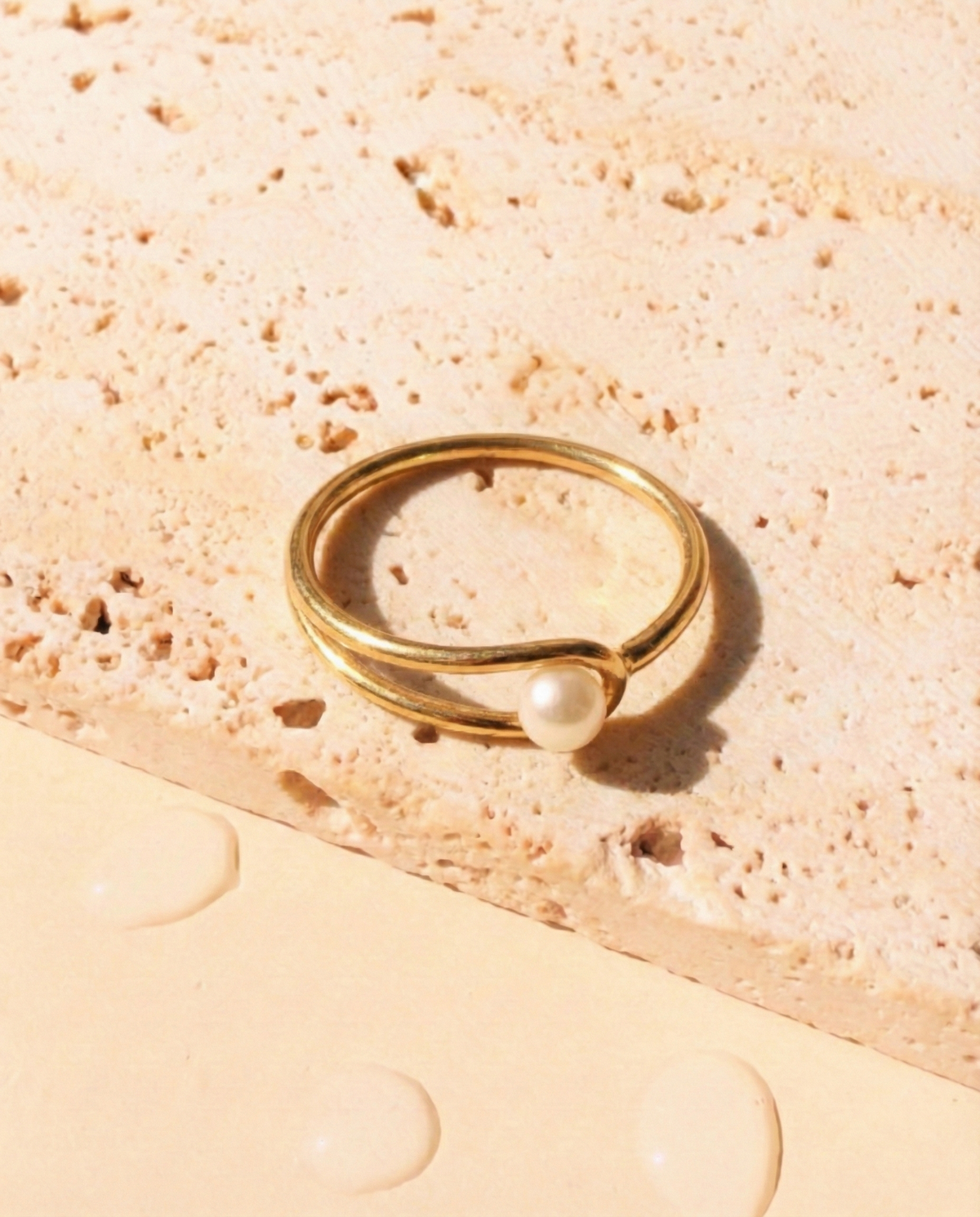 Felvessa Dainty Pearl Inlaid Set Hollow Design Top Head Gold Ring