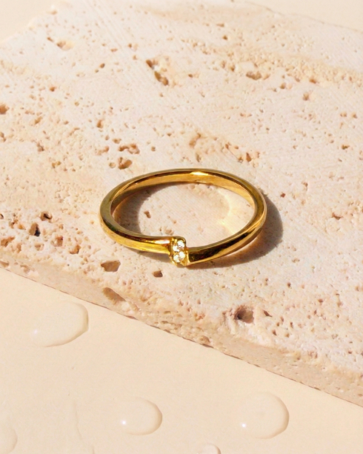 Frissyn Dainty Two Round Zircon Inlaid Set Top Head Stacked Gold Ring