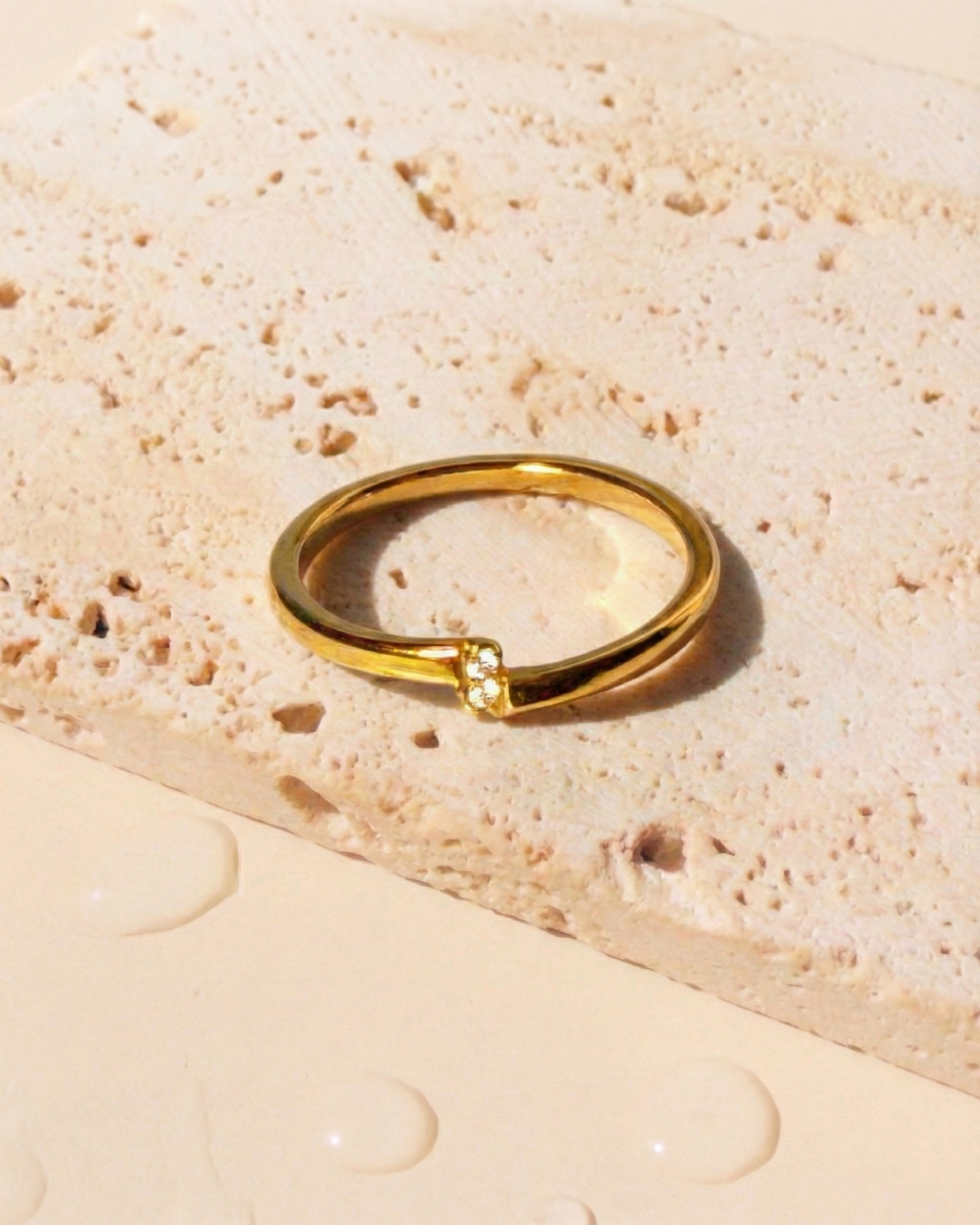 Frissyn Dainty Two Round Zircon Inlaid Set Top Head Stacked Gold Ring