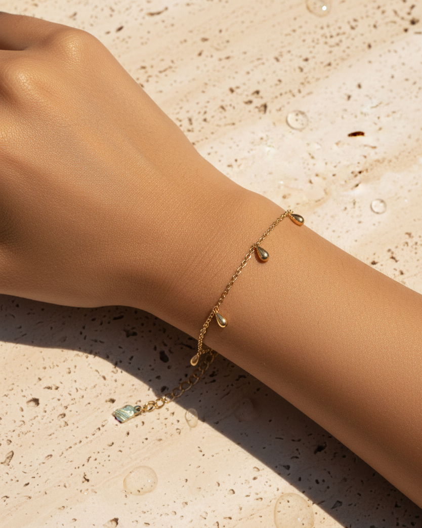 Junia Beaded Small Waterdrop Teardrop Shaped Pendant Cable Link Chain Gold Bracelet