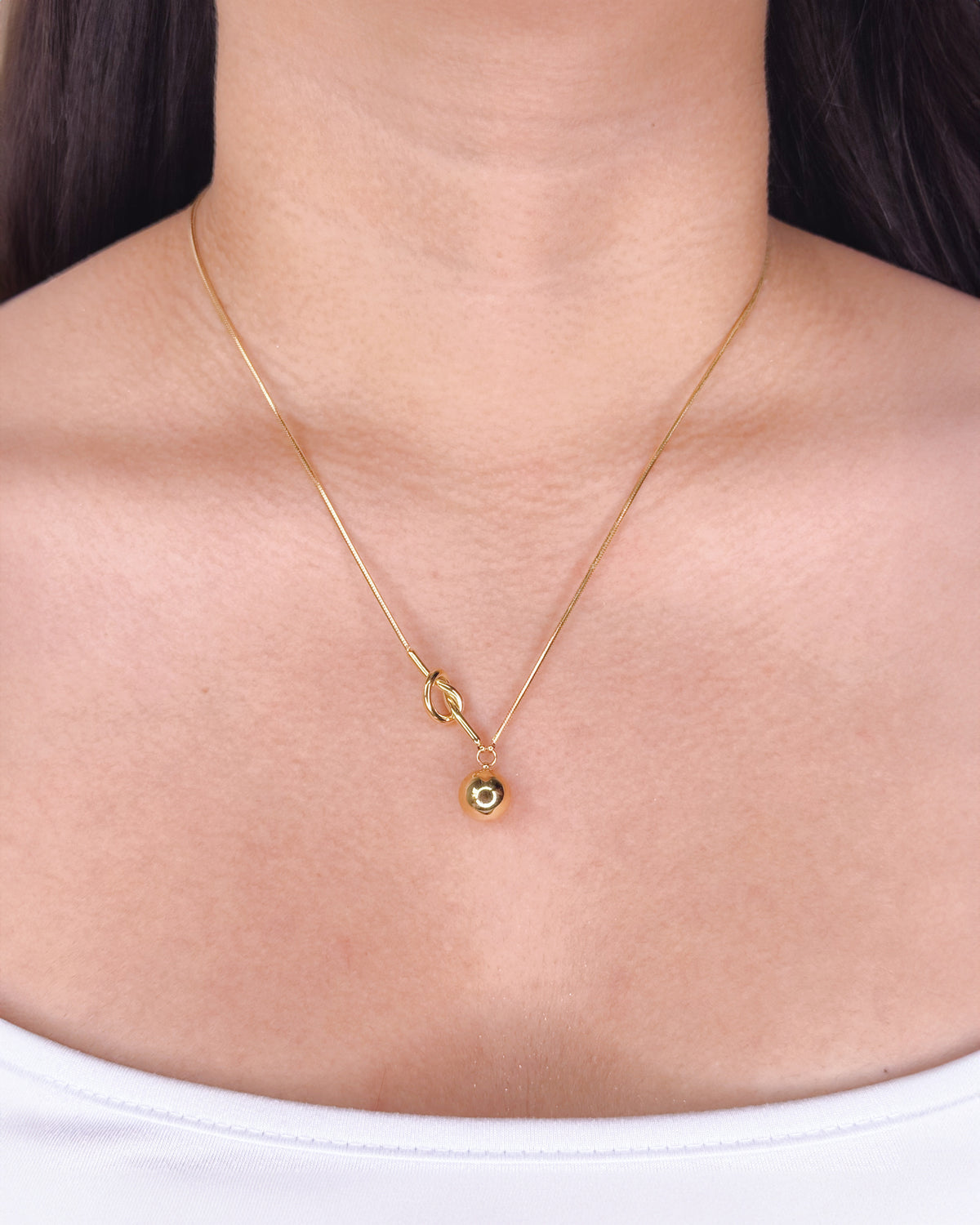 Hayden Knot Bar Side Pendant Center Solid Ball Drop Pendant Rounded Snake Chain Gold Necklace