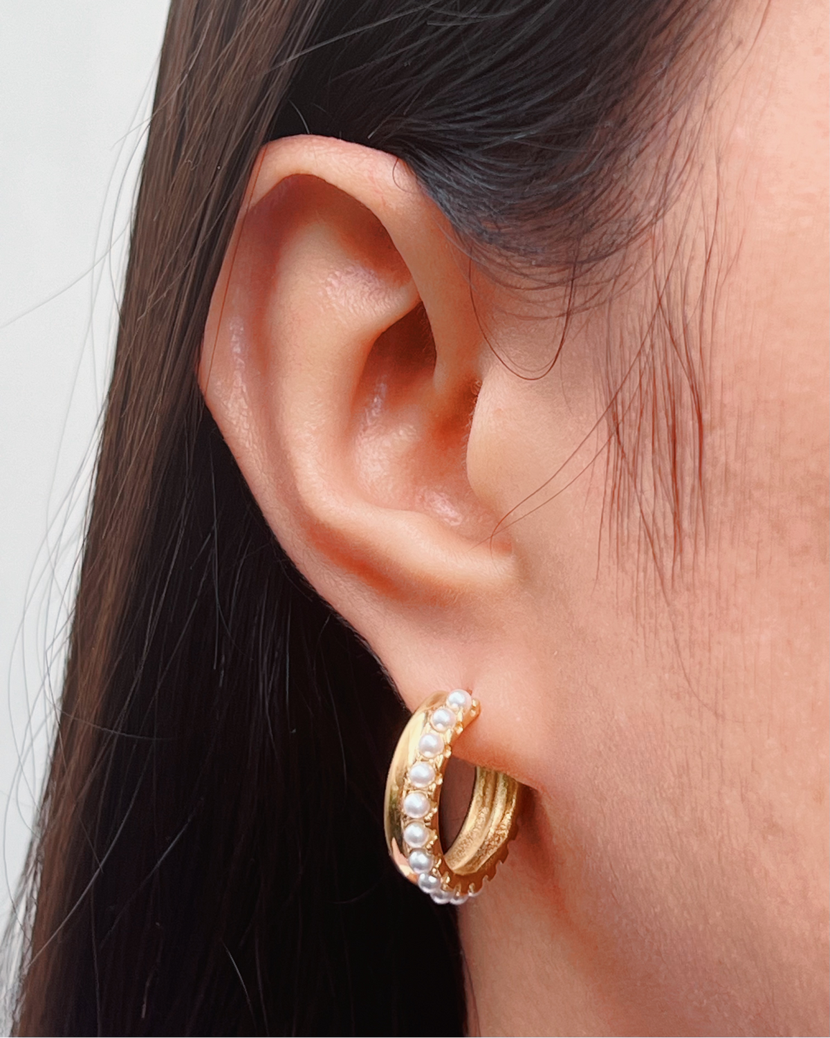 Abby Imitation (Shell) Pearl Paved Half-Side Wide Gold Hoops