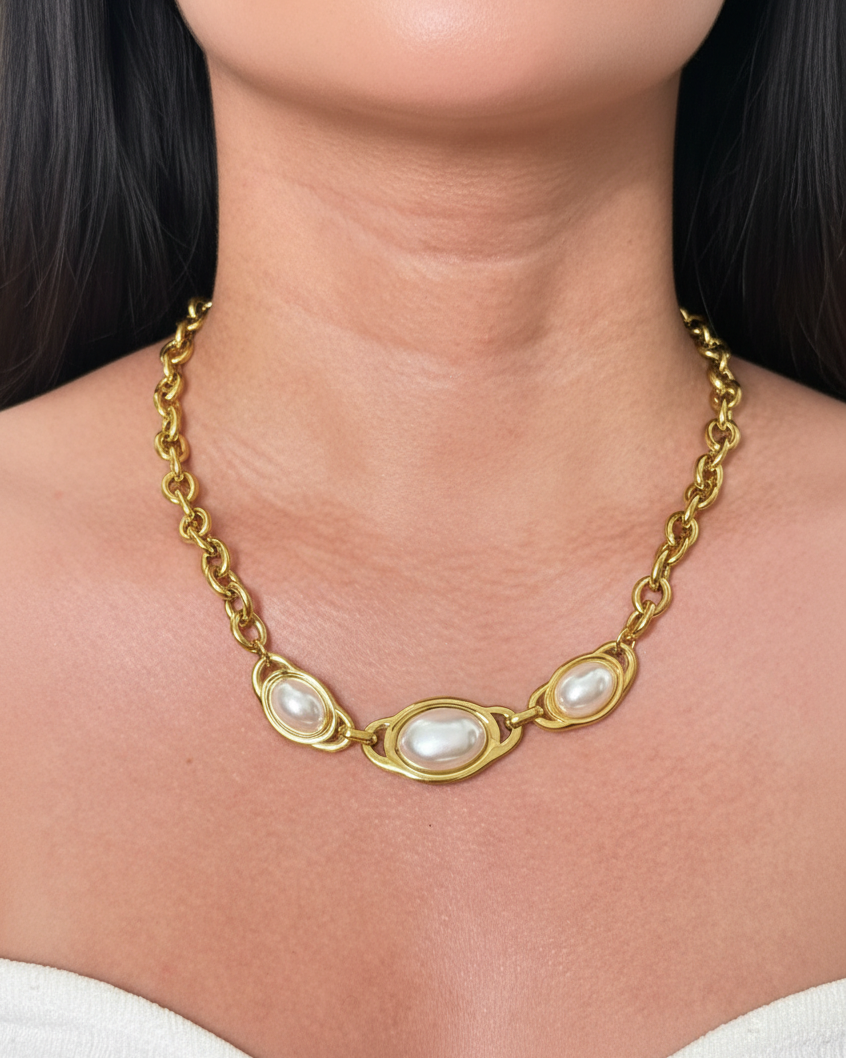 Kalyre Shiny Pearl Trio Inlaid Set Thick Round Link Chain Gold Necklace