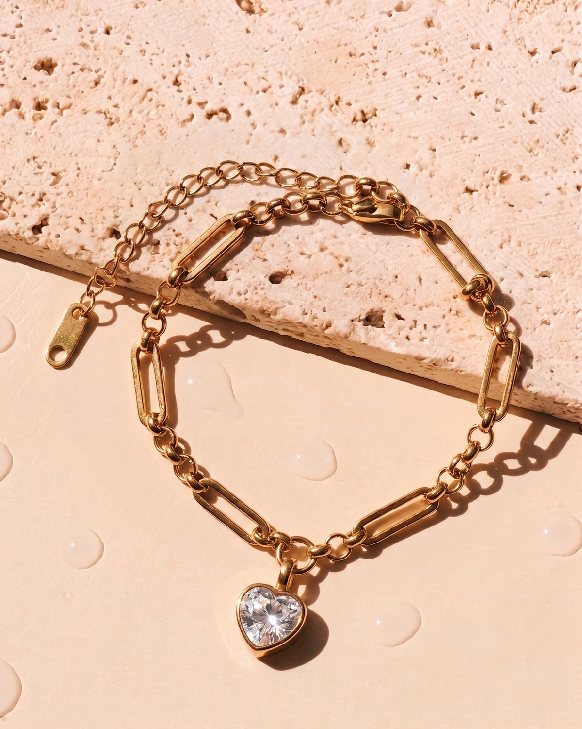 Amari Heart Shaped Zircon Bezel Set Pendant Paperclip Ring Link Chain Design Gold Bracelet