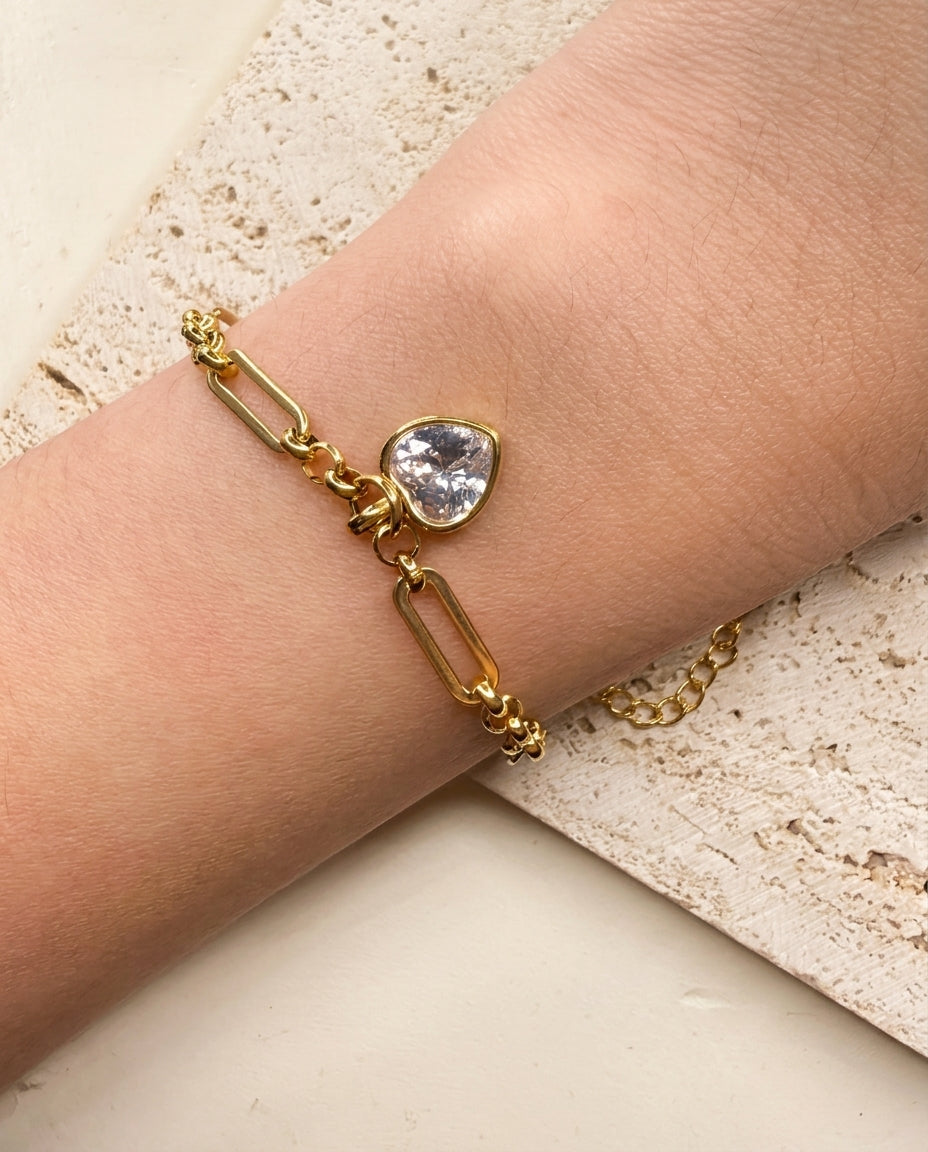 Amari Heart Shaped Zircon Bezel Set Pendant Paperclip Ring Link Chain Design Gold Bracelet