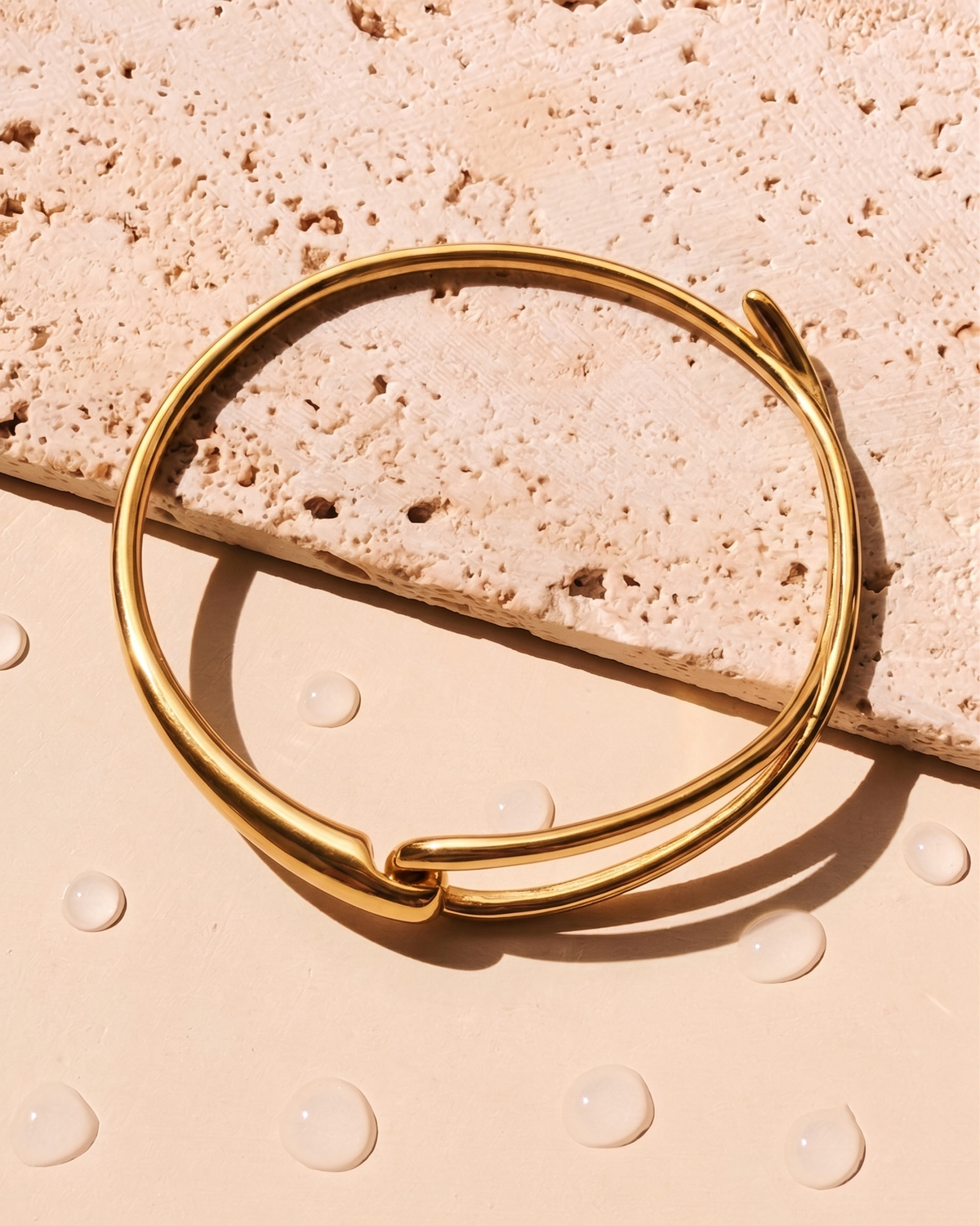 Athena Dual Design Waterdrop Intertwined Hollow Knot Design Gold Bangle