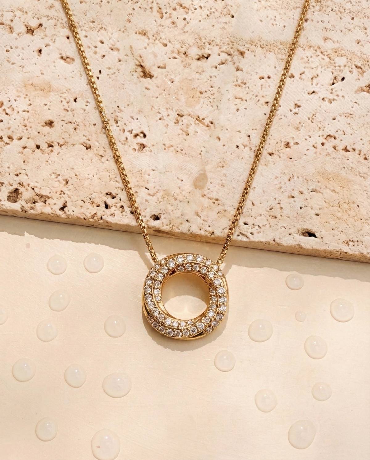 Avesia Zircon Paved Inlaid Circular Twisted Hollow Ring Pendant Rounded Thin Box Chain Gold Necklace
