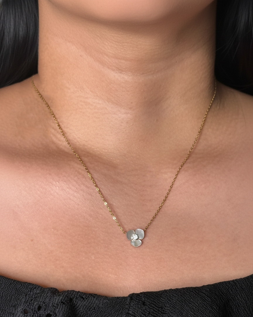 Caramonte Shell Stone Tri Petal Flower Shaped Zircon Center Crown Set Pendant Classic Thin Link Chain Gold Necklace