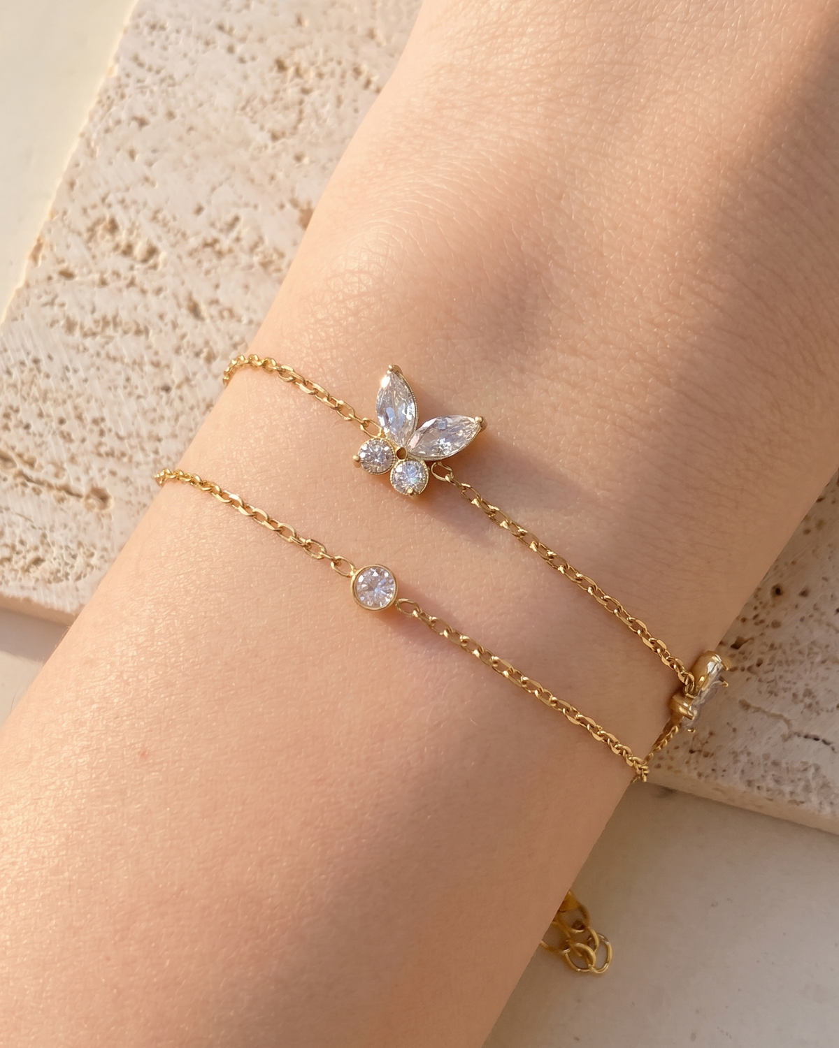 Carlota Double Layer Butterfly Zircon Round Zircon Bezel Set Pendants Classic Thin Link Chain Gold Bracelet