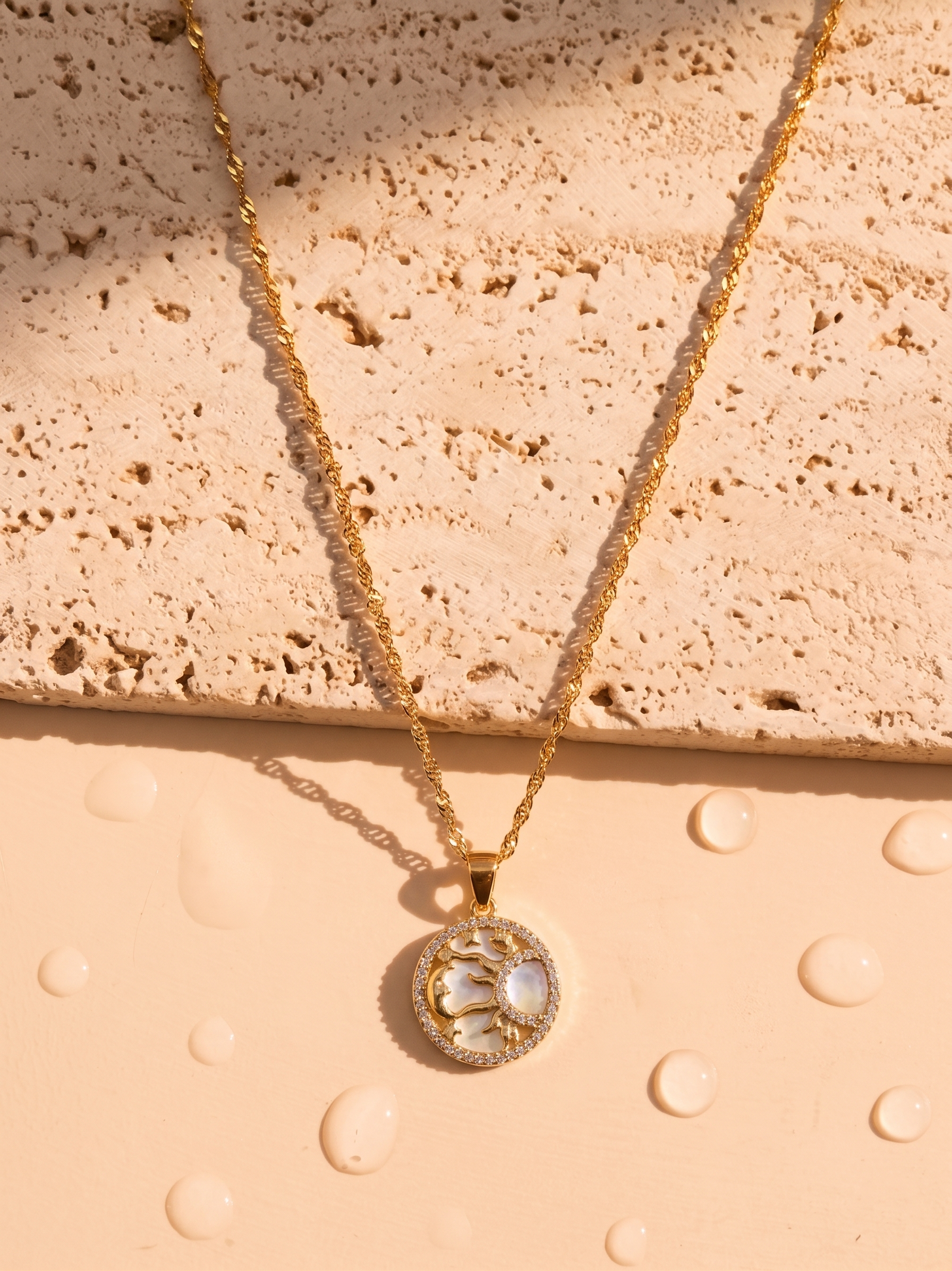 Catherine Zircon Paved Frame Sun Moon Shell Stone Pendant Twisted Thin Link Chain Design Gold Necklace