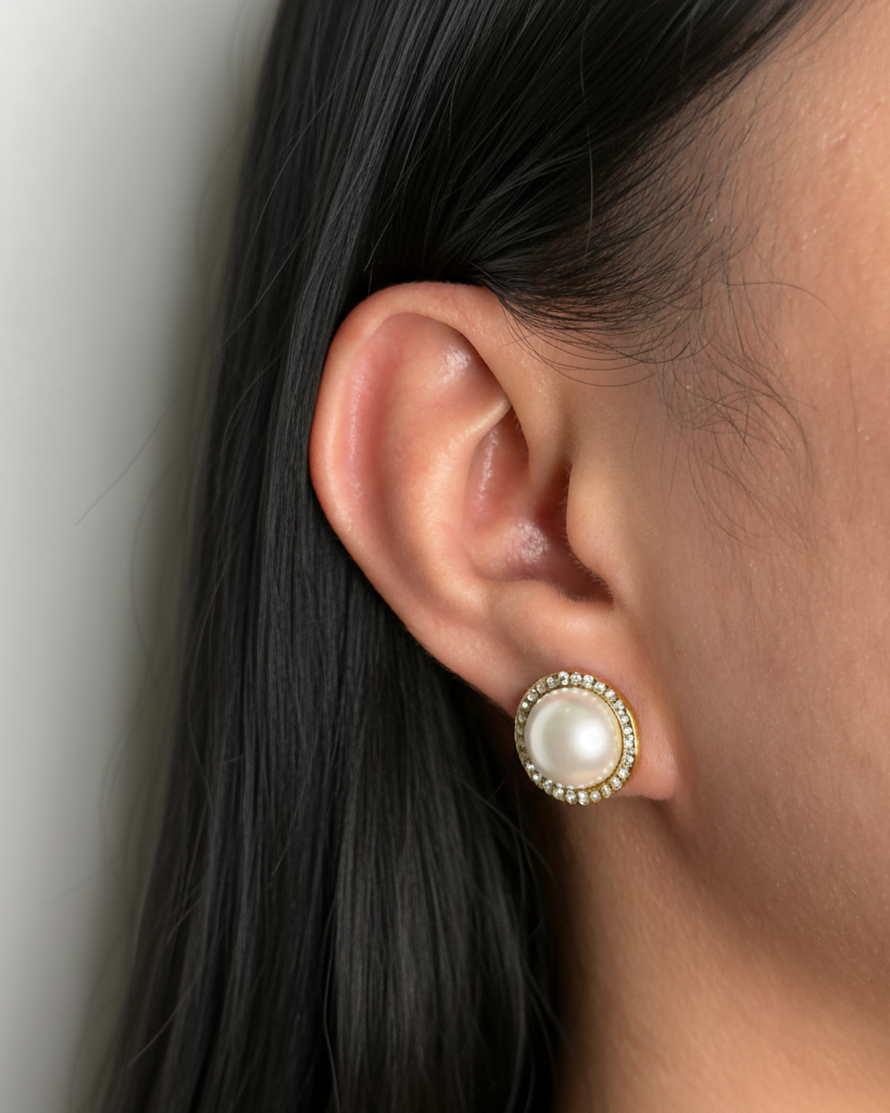 Cintra Round Pearl Inlaid Zircon Paved Ring Design Gold Studs