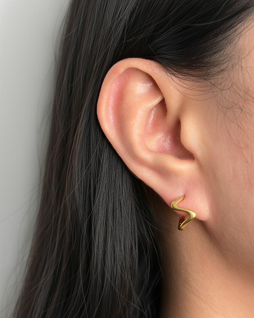 Clyra Flat Geometric Wave Design Gold Huggies