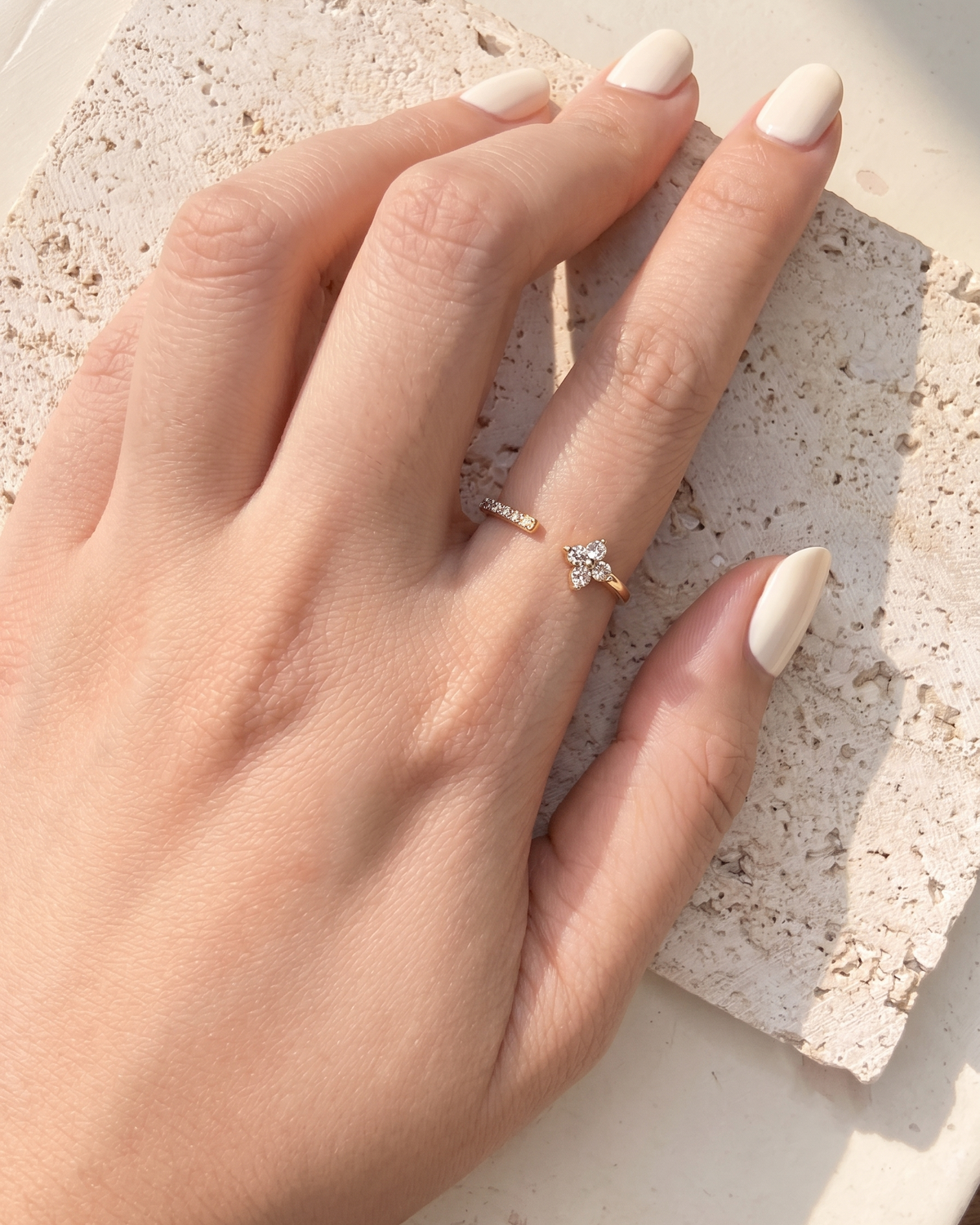 Donna Clover Zircon Paved Top Design Minimalist Gold Open Ring