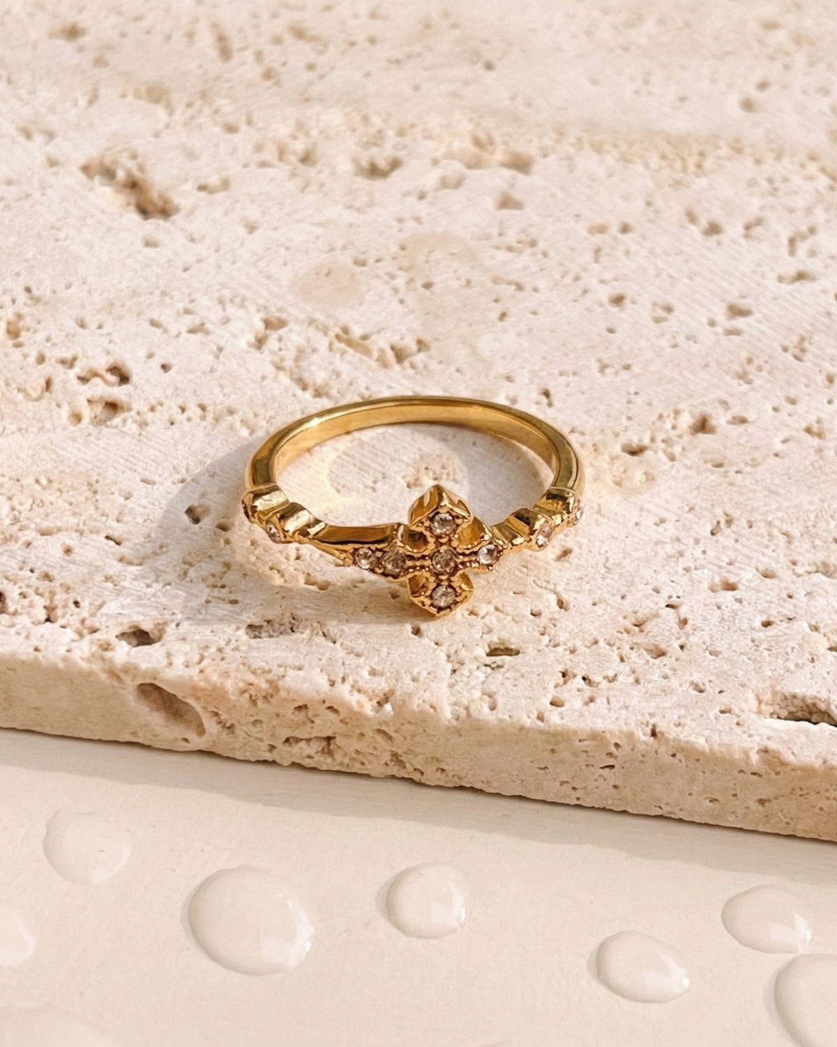 Faline Round Zircon Inlaid Setting Horizontal Cross Design Gold Ring