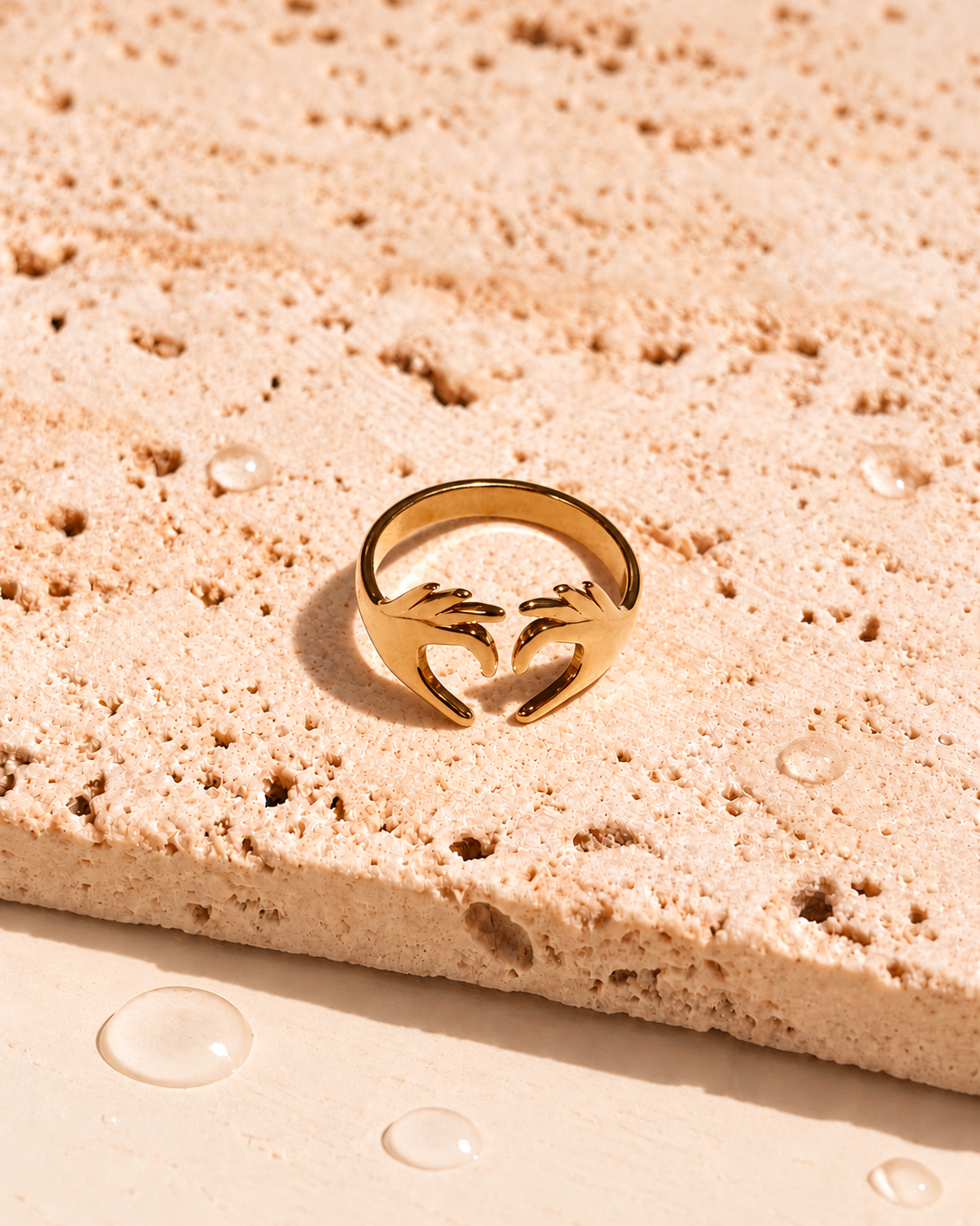 Hartlen Carved Hand Heart Sign Design Band Open Gold Ring