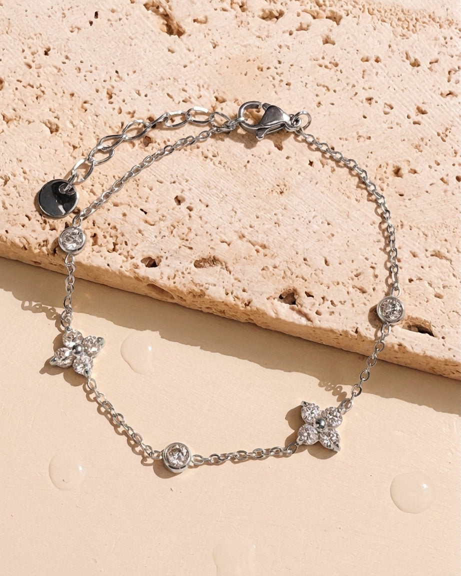 Hermione (Silver) Zircon Bezel Set Flower Shaped Round Zircon Inlaid Design Pendants Link Chain Silver Bracelet