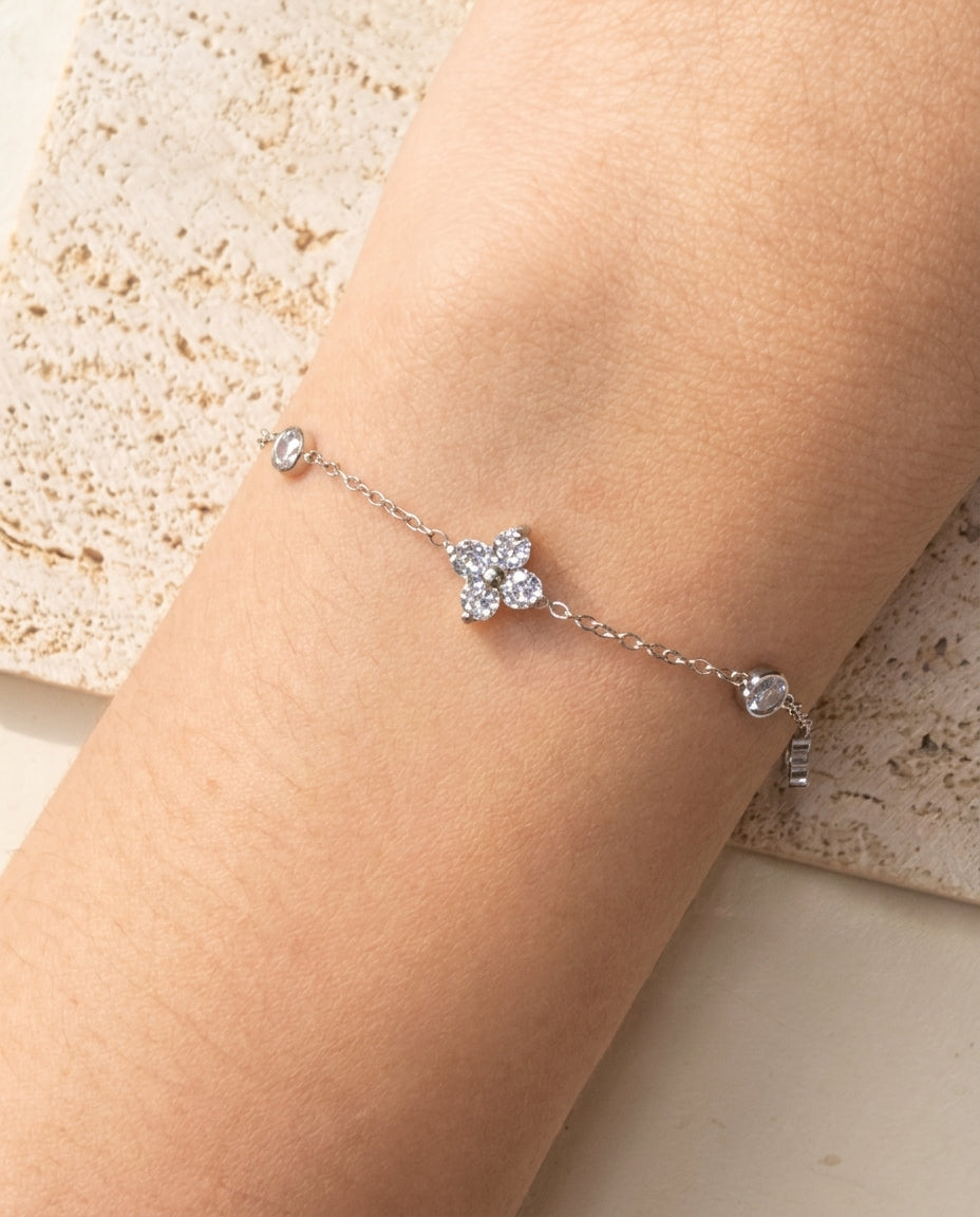 Hermione (Silver) Zircon Bezel Set Flower Shaped Round Zircon Inlaid Design Pendants Link Chain Silver Bracelet