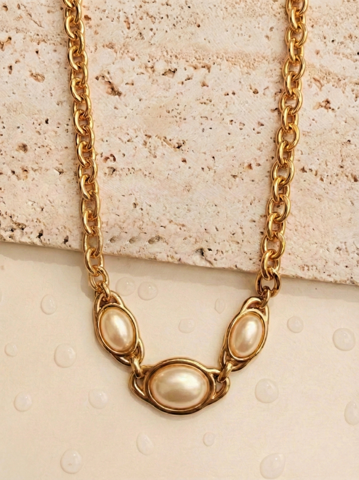 Kalyre Shiny Pearl Trio Inlaid Set Thick Round Link Chain Gold Necklace