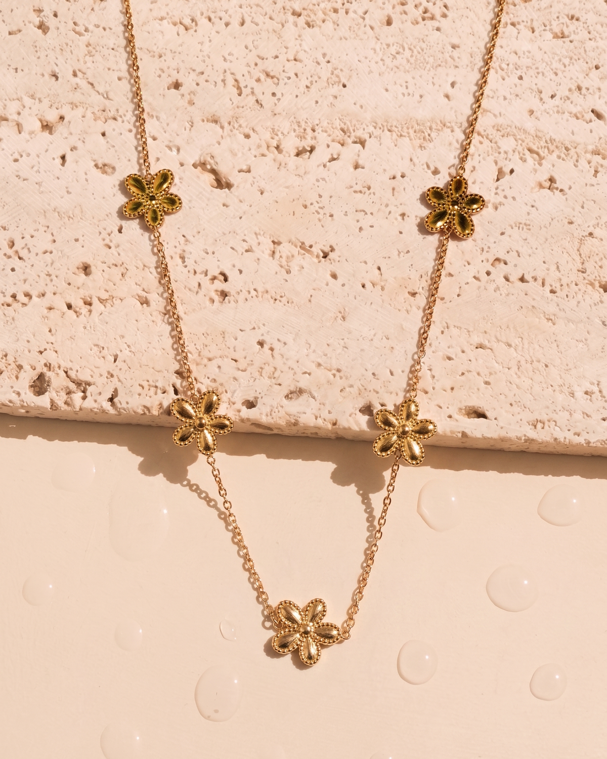 Lyla Sakura Clover Flower Design Beads Pendant Classic Link Chain Gold Necklace