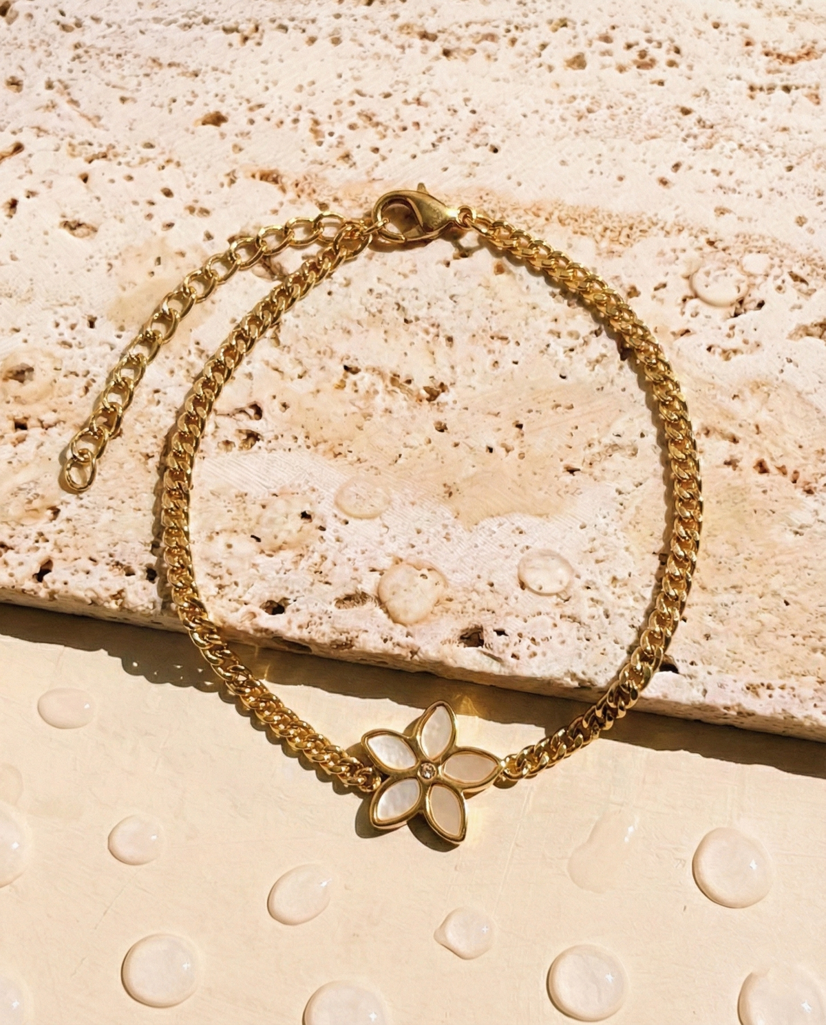 Madonna Cuban Chain Flower Shaped Shell Stone Zircon Center Pollen Design Pendant Gold Bracelet