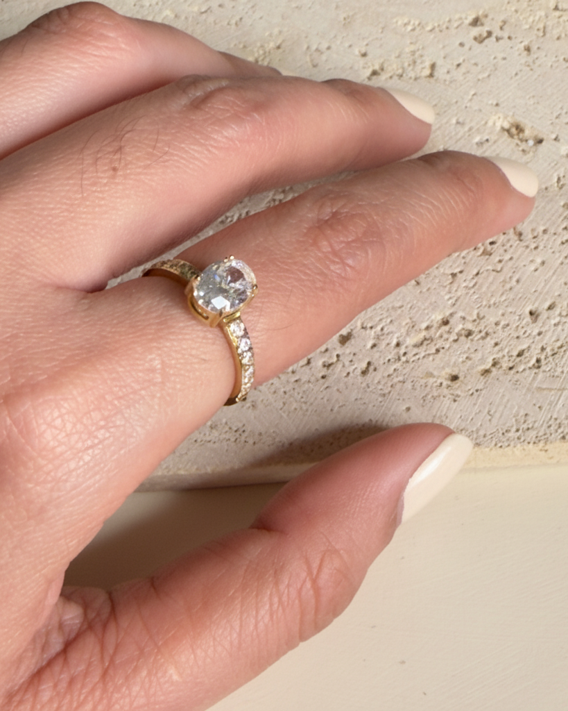 Maren Oval Zircon Centerpiece Crowned Setting Zircon Paved Wedding Ring Design Gold Ring