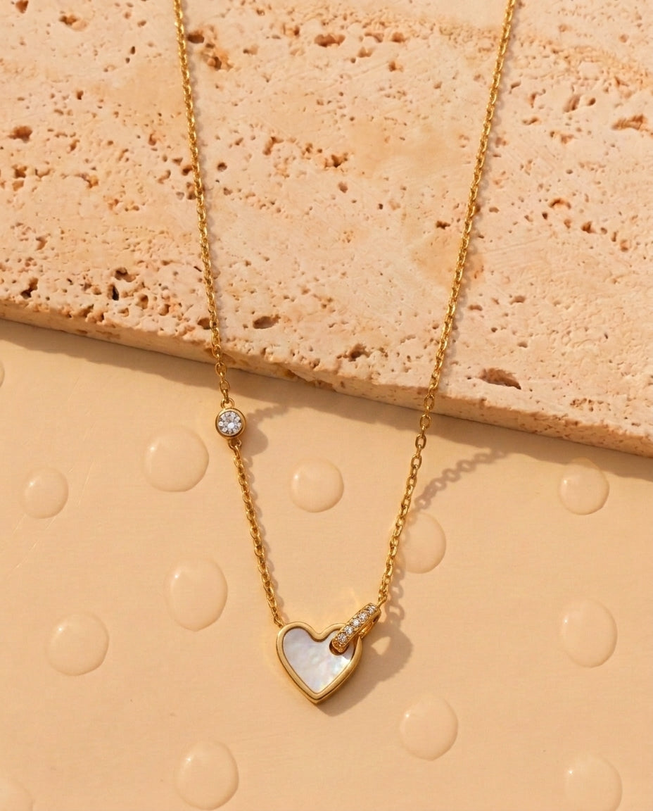 Sarina Zircon Paved Bar Shell Stone Heart Shaped Pendant Round Zircon Side Pendant Classic Thin Link Chain Gold Necklace