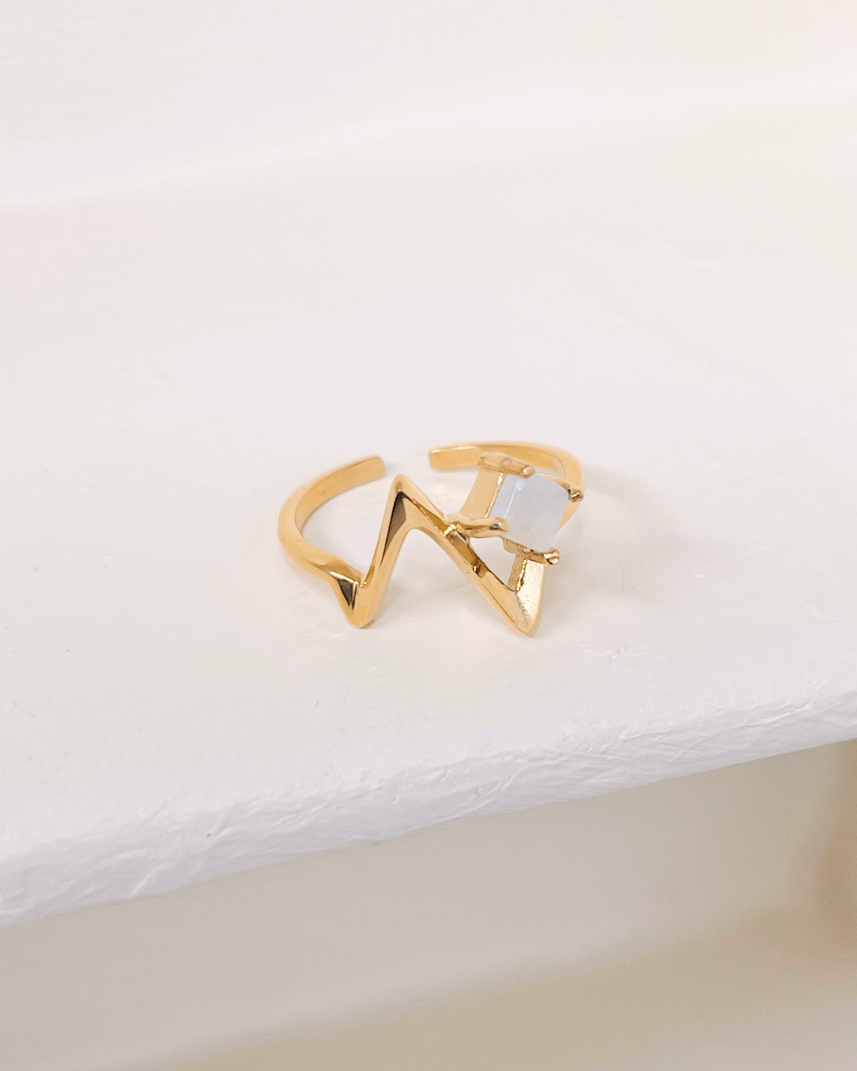 Kamilah Heartbeat Design White Jade Center Stone Gold Ring
